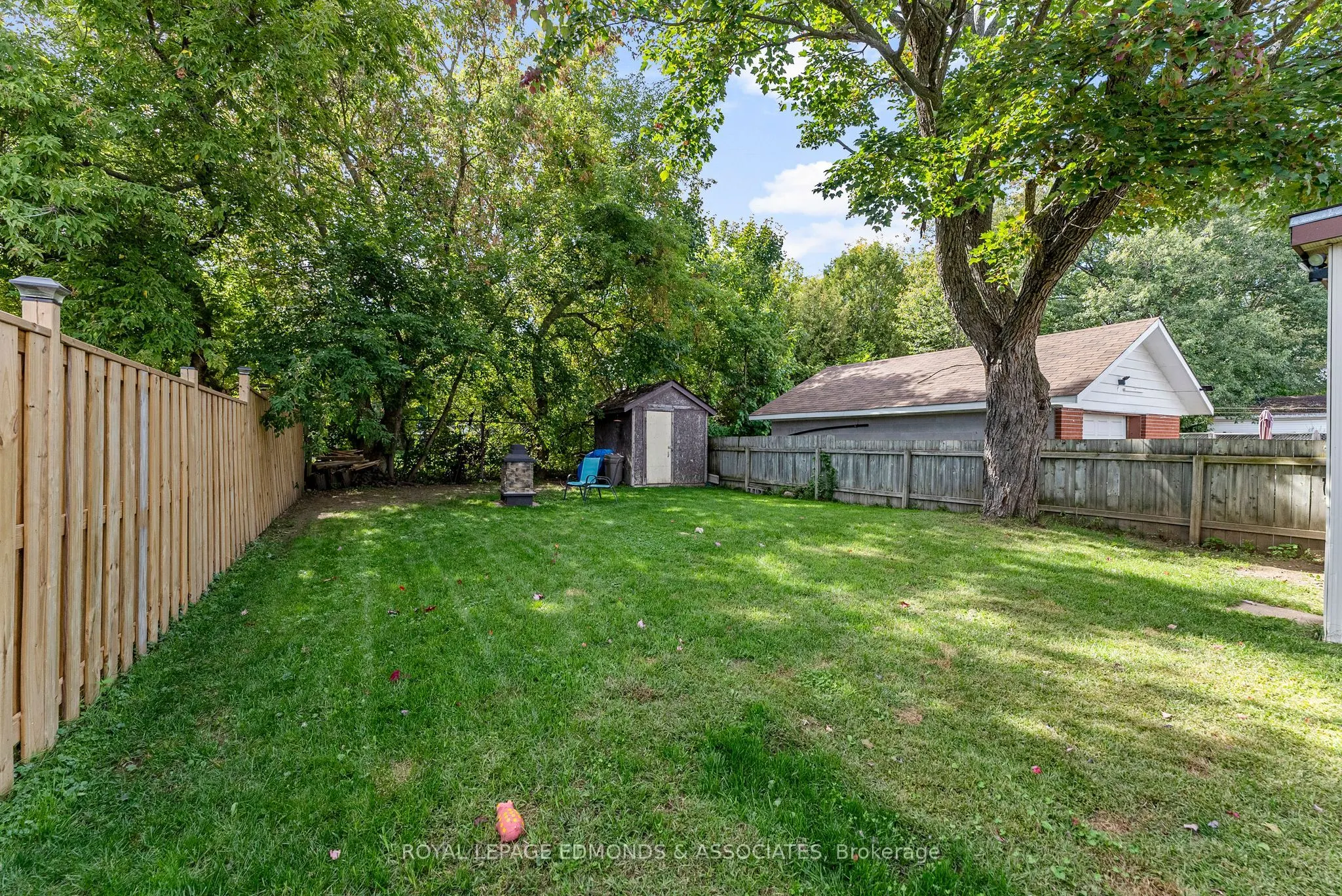 916 Pembroke Street W
