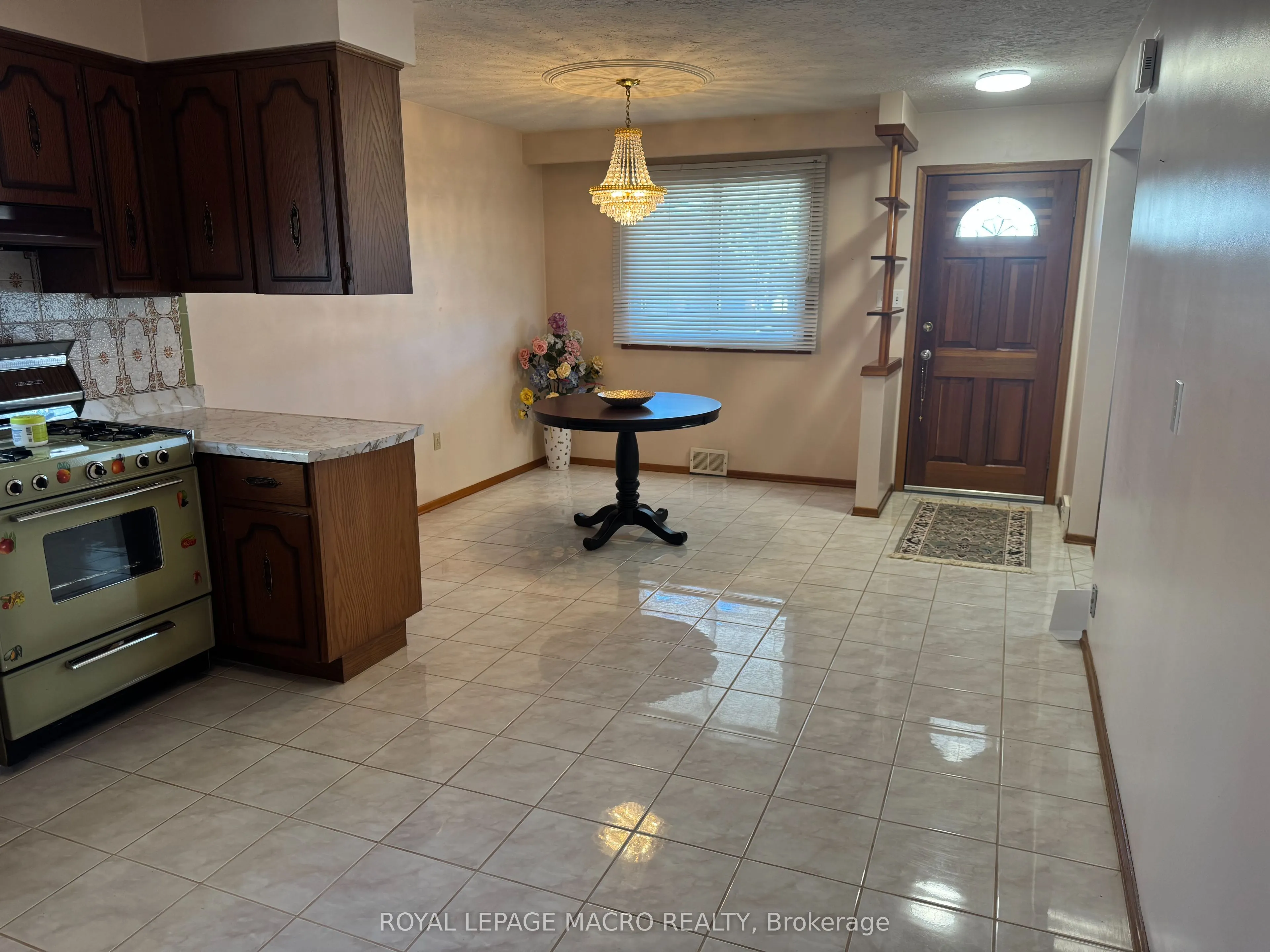 31 Adair Avenue N