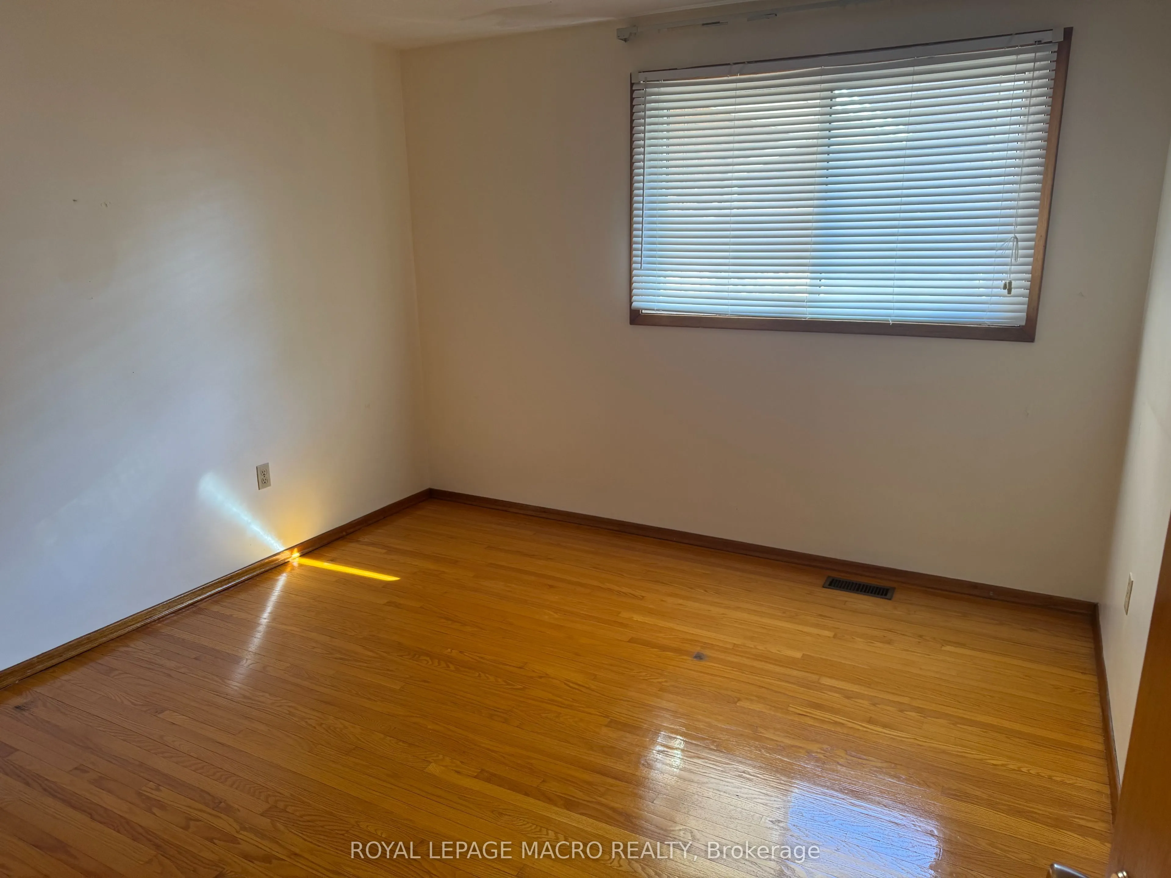 31 Adair Avenue N