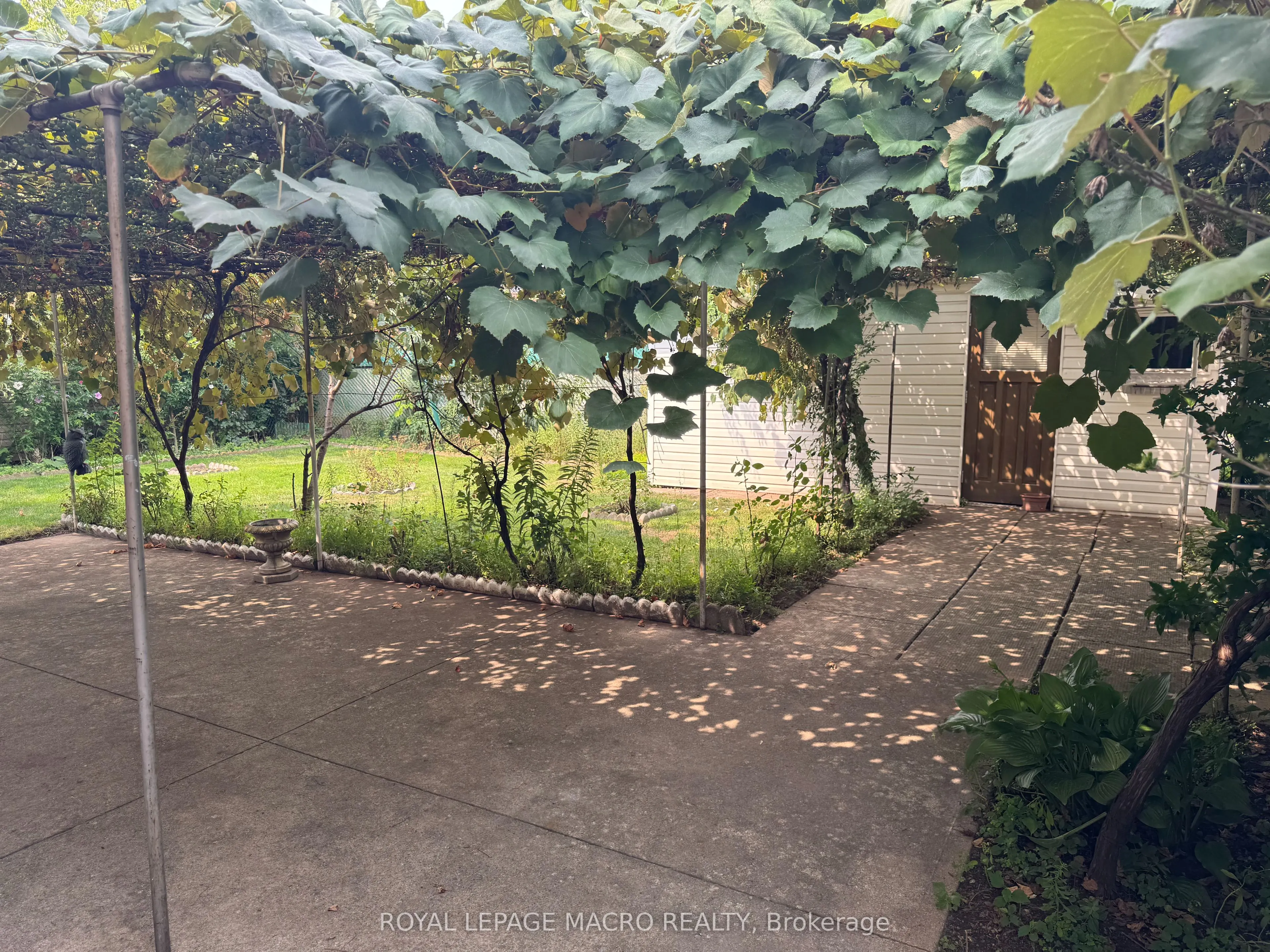 31 Adair Avenue N