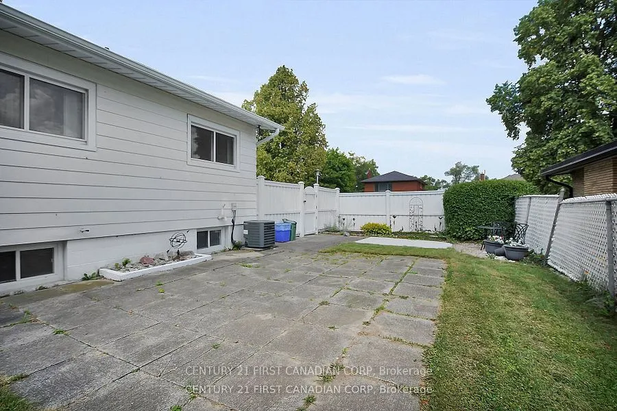 10 Frontenac Road