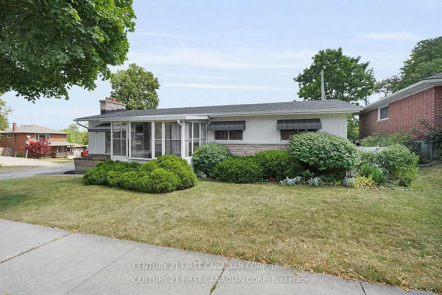 10 Frontenac Road