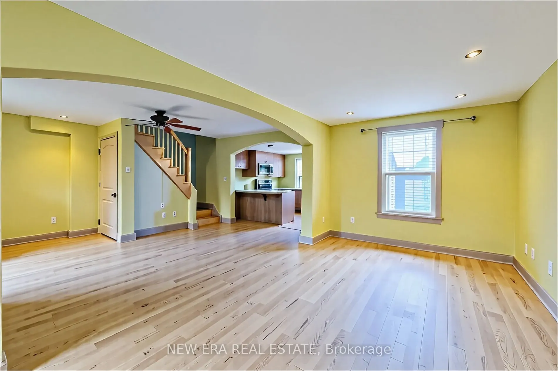 16 Welland Street S