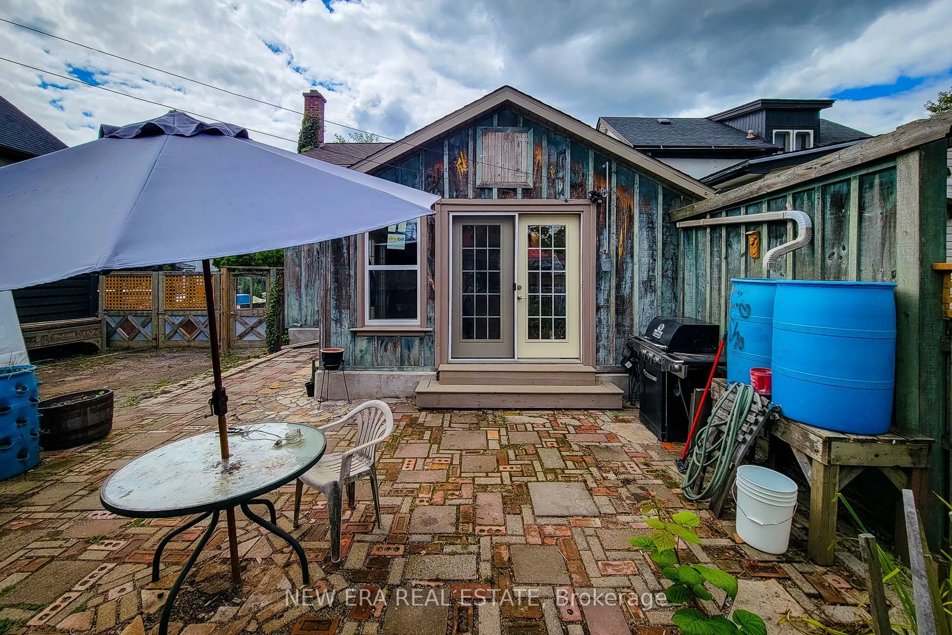 16 Welland Street S