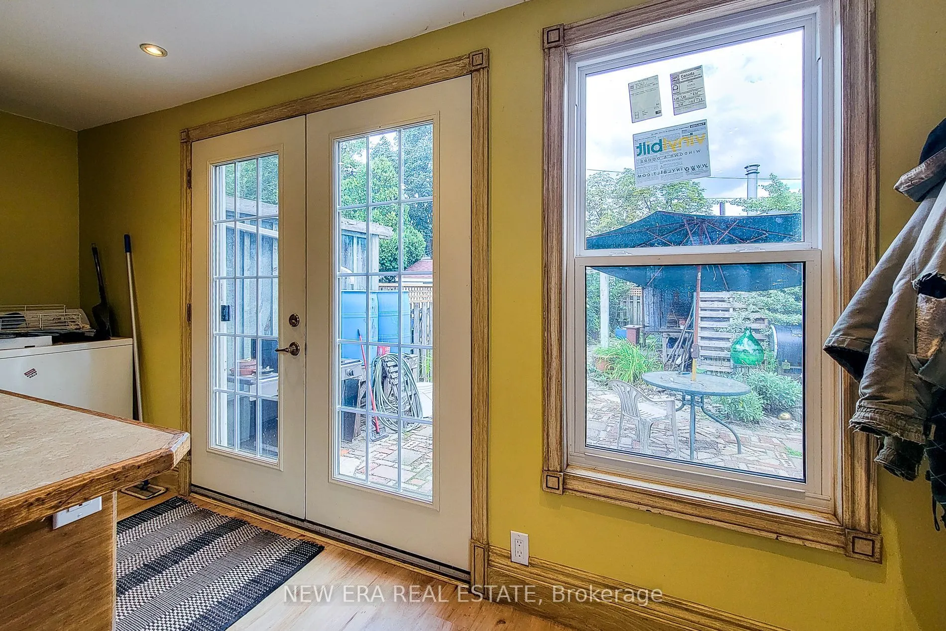 16 Welland Street S