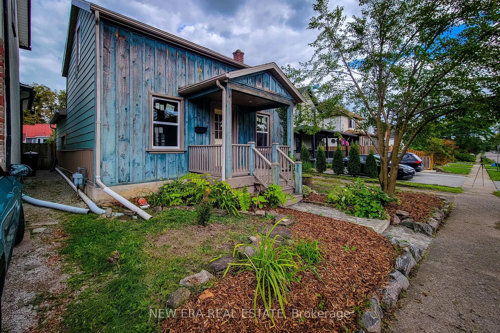 16 Welland Street S