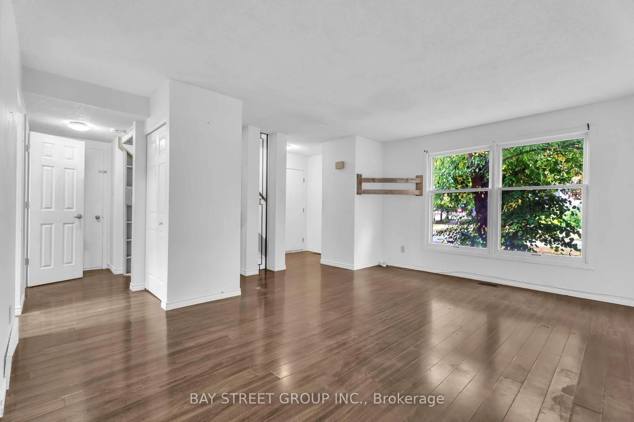 1 RANCHWOOD Crescent