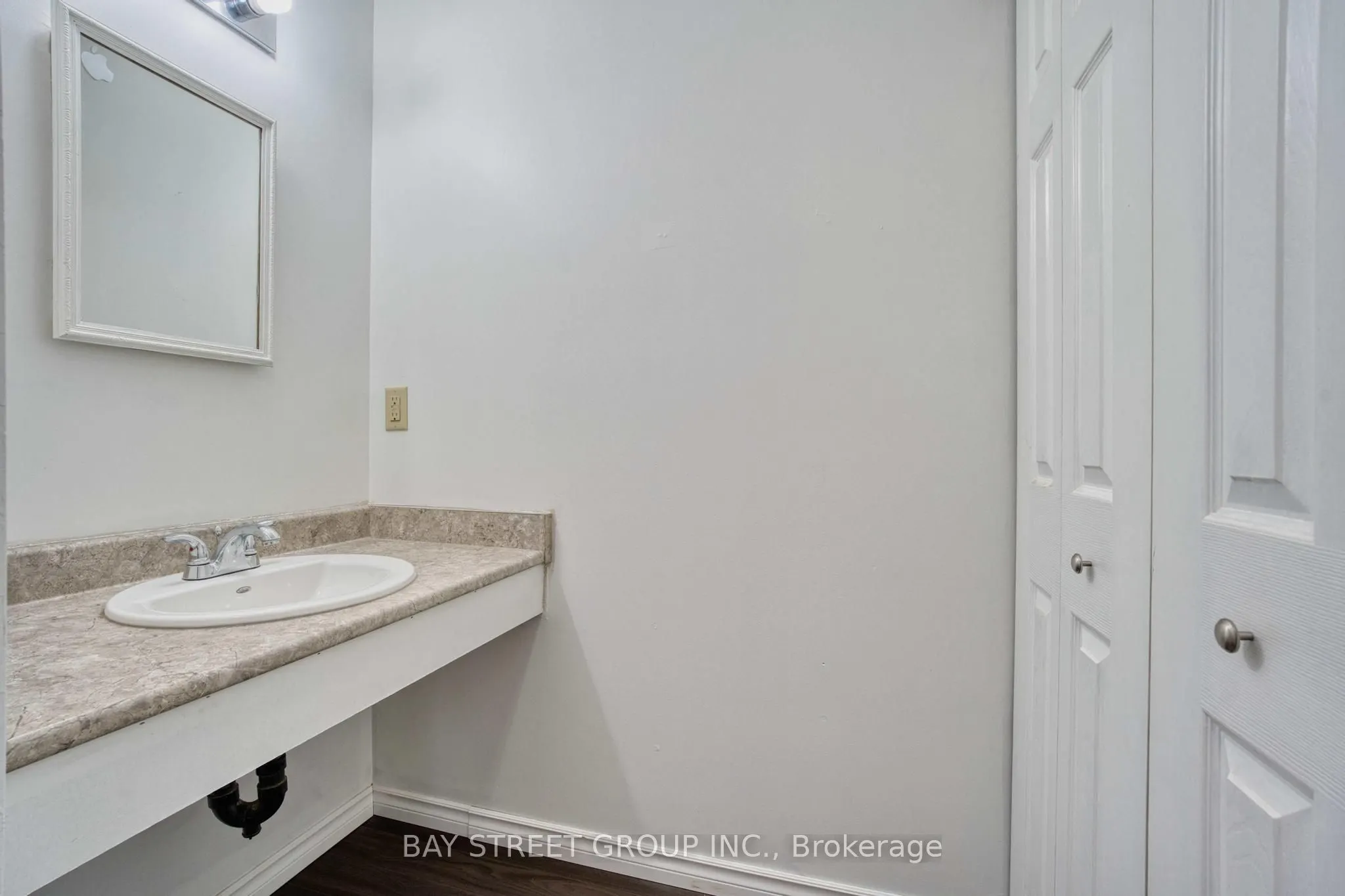 1 RANCHWOOD Crescent
