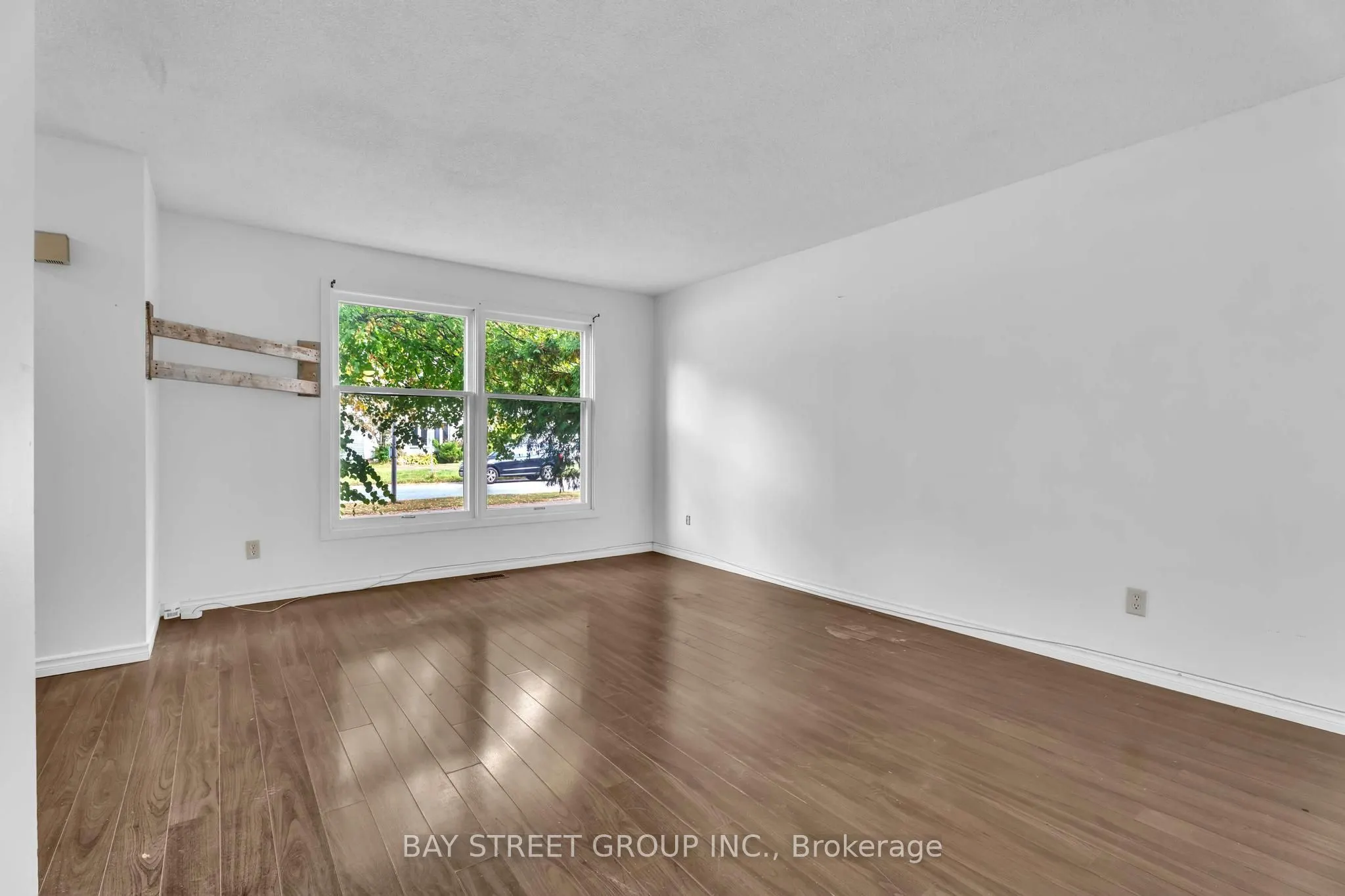 1 RANCHWOOD Crescent