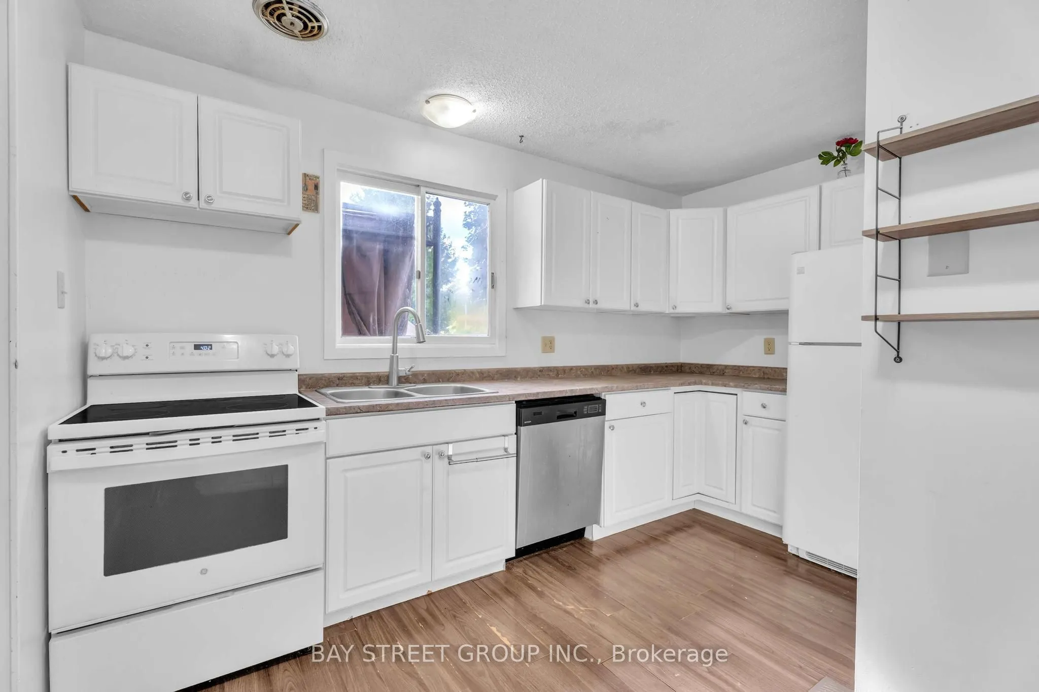 1 RANCHWOOD Crescent