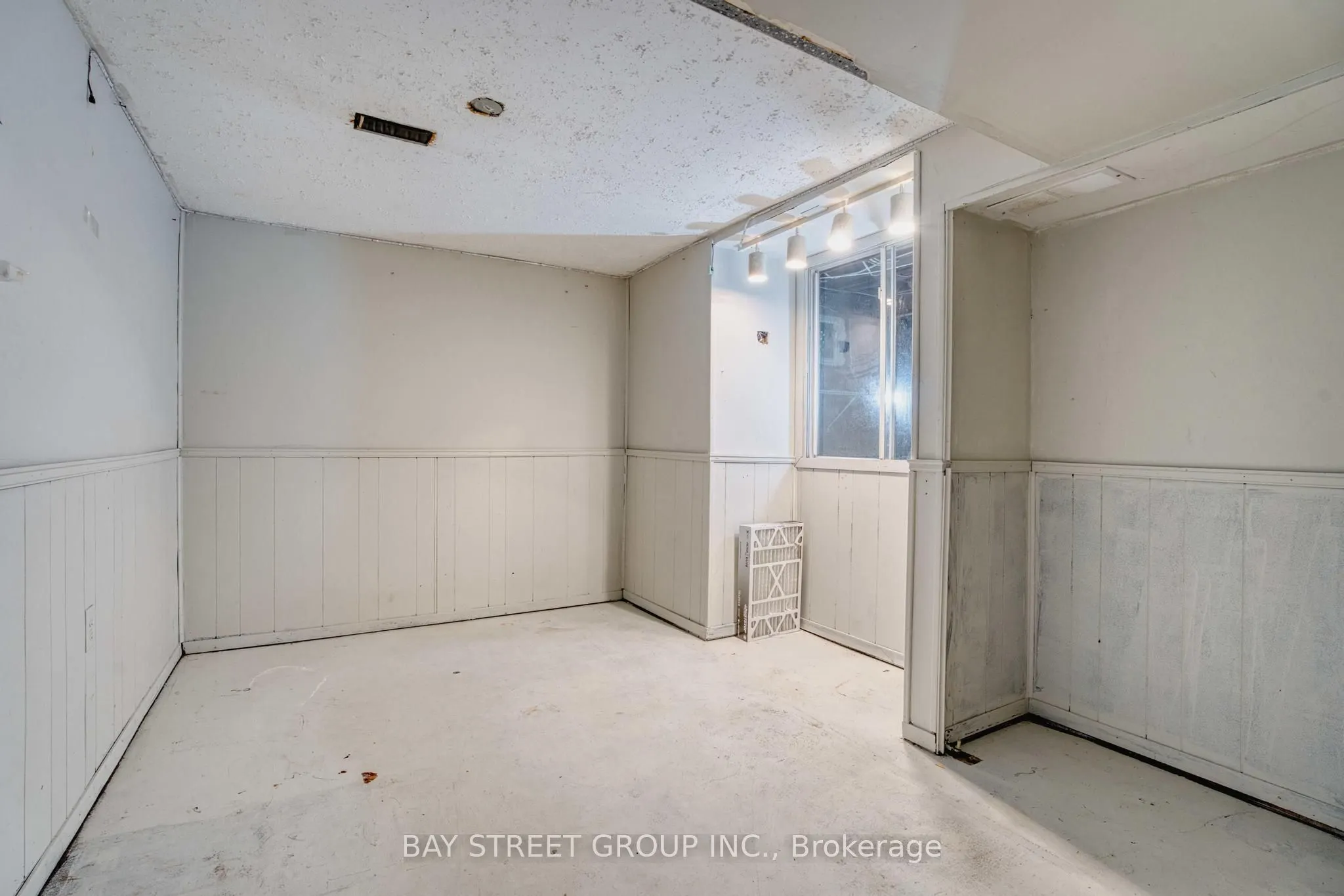 1 RANCHWOOD Crescent