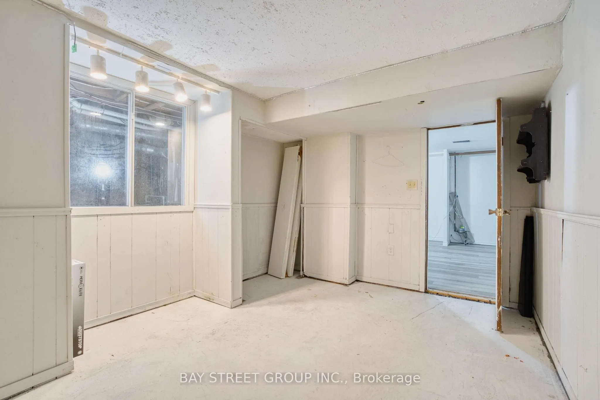 1 RANCHWOOD Crescent