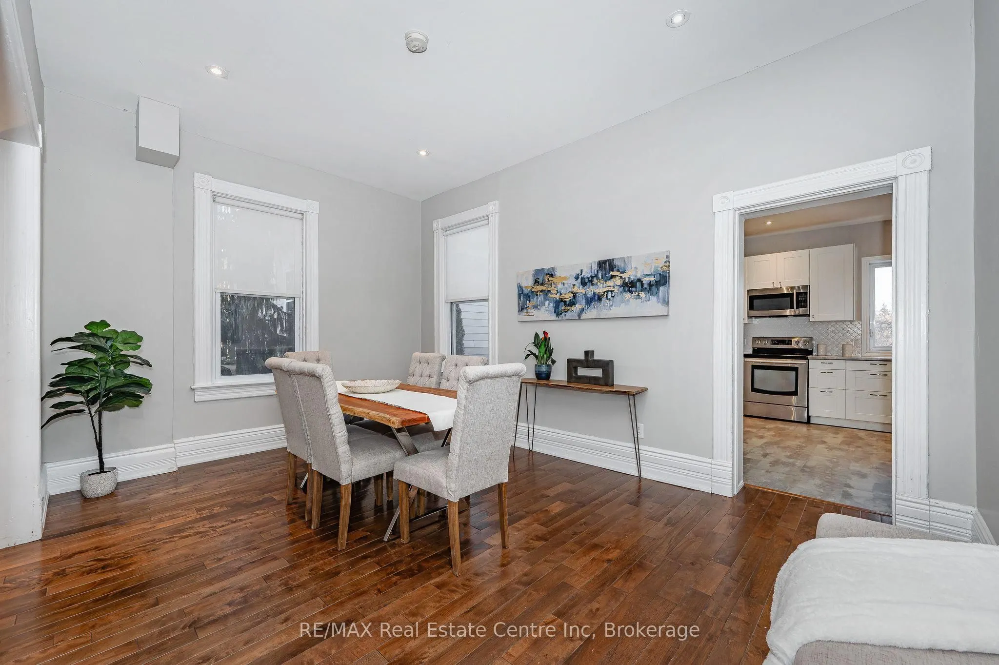 103 Surrey Street E