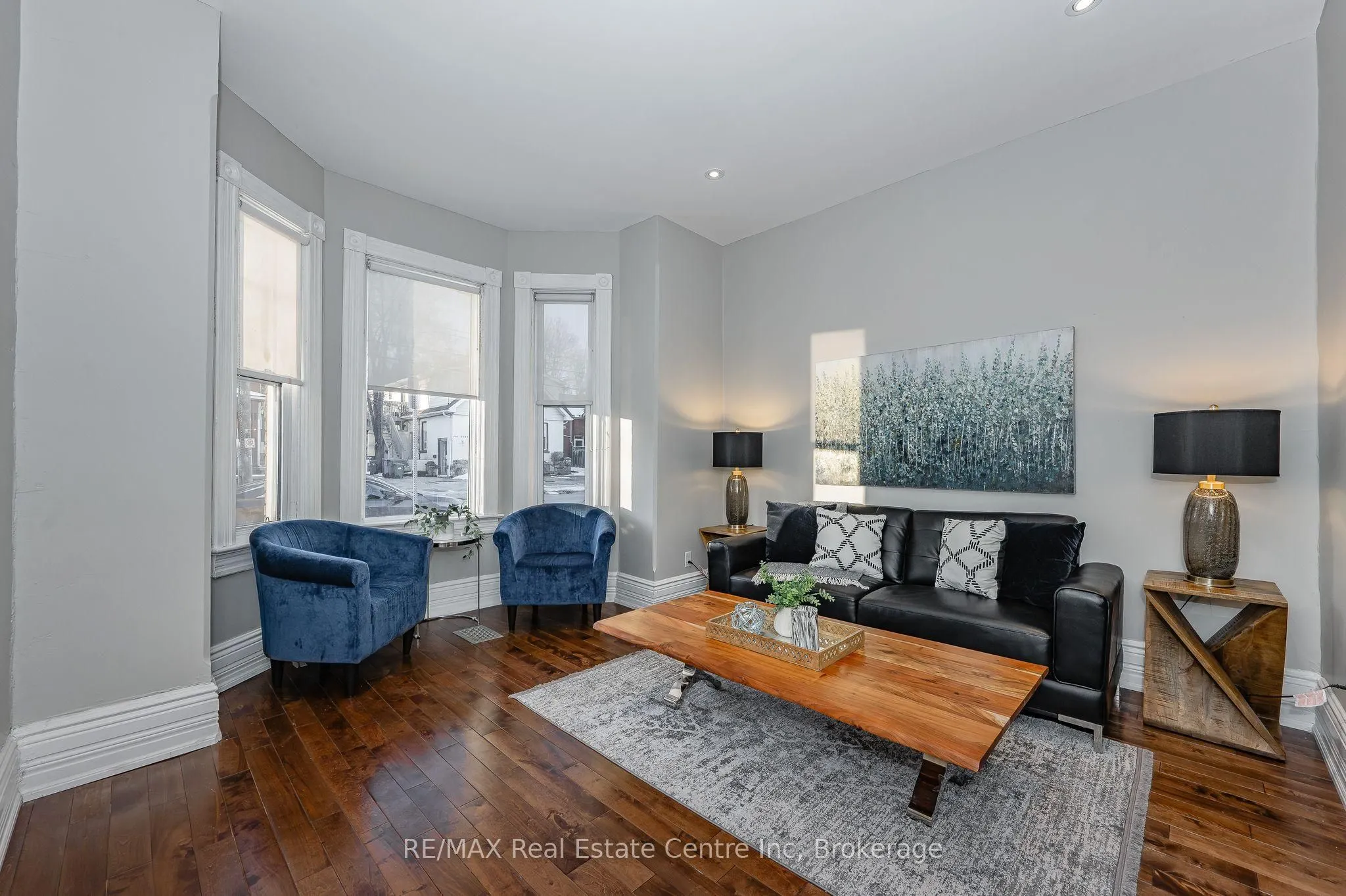 103 Surrey Street E