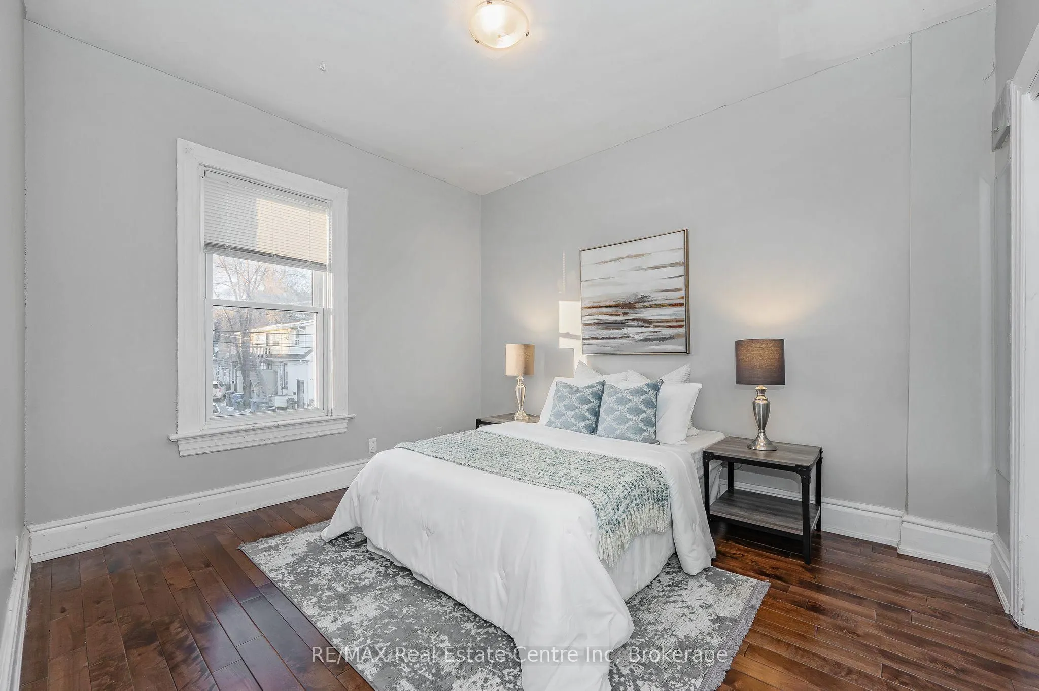 103 Surrey Street E