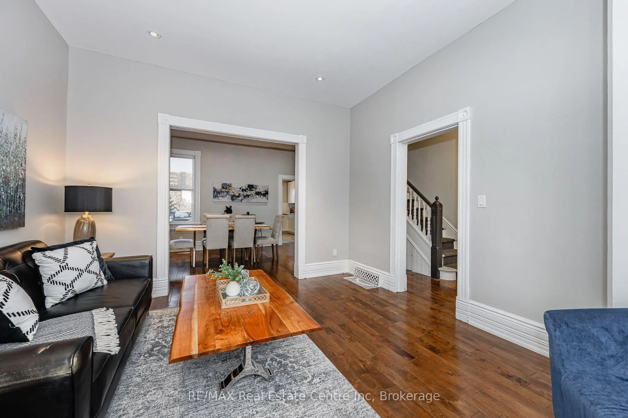 103 Surrey Street E