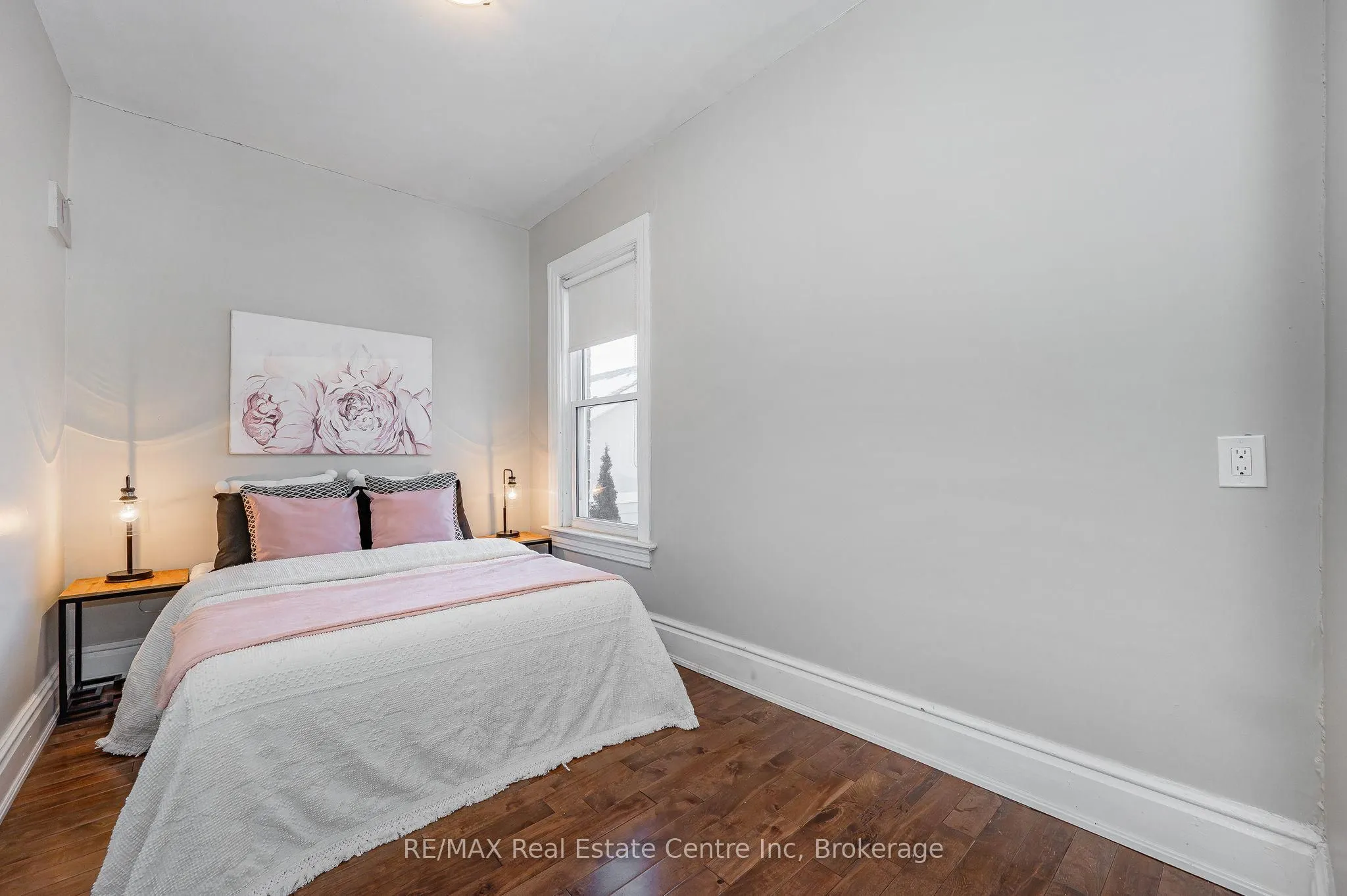 103 Surrey Street E