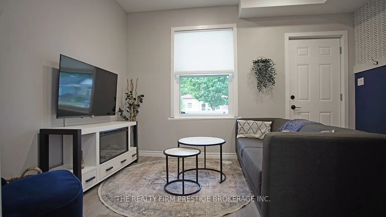 745 1/2 Little Grey Street