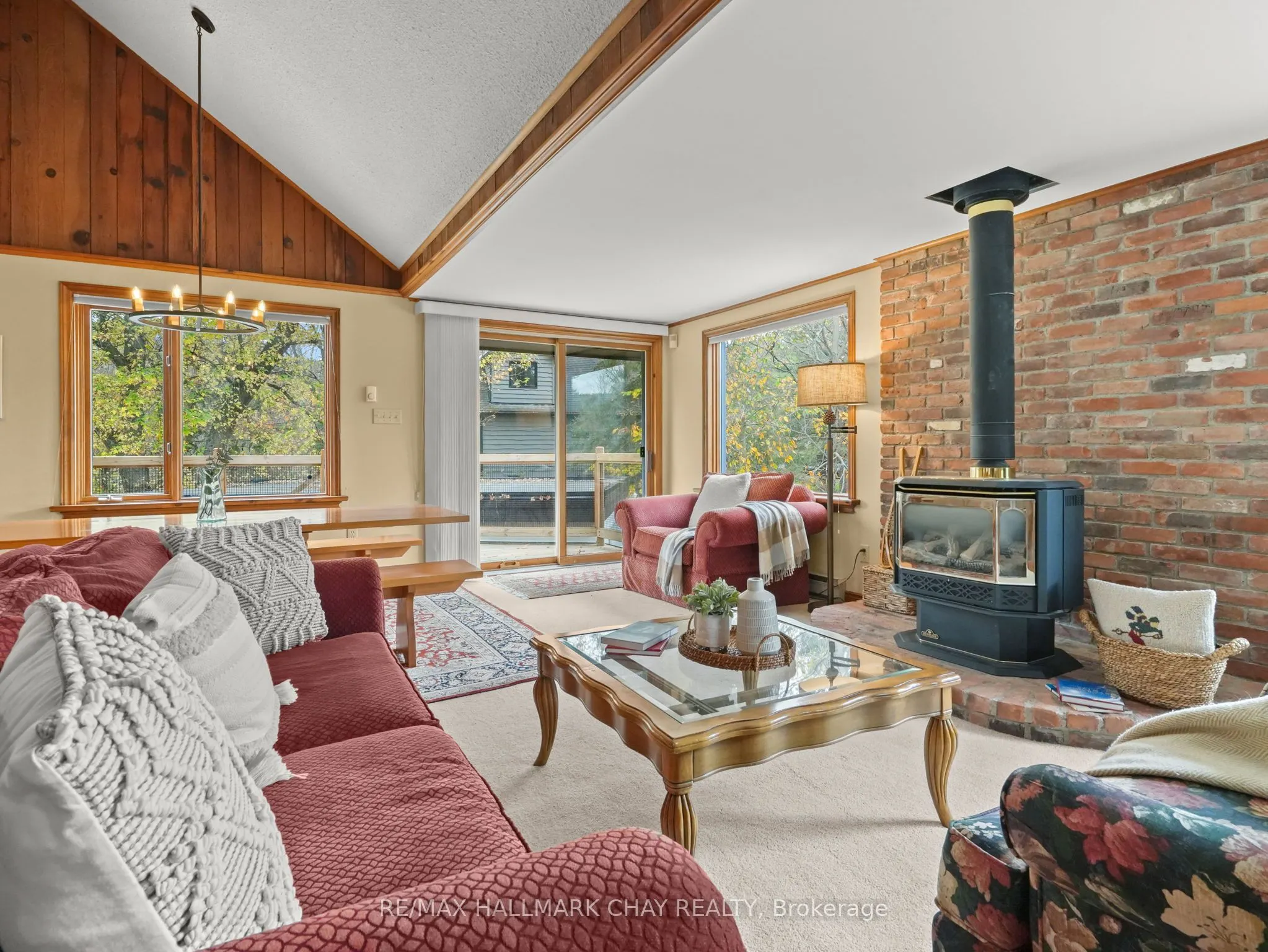 61 Pine River Crescent