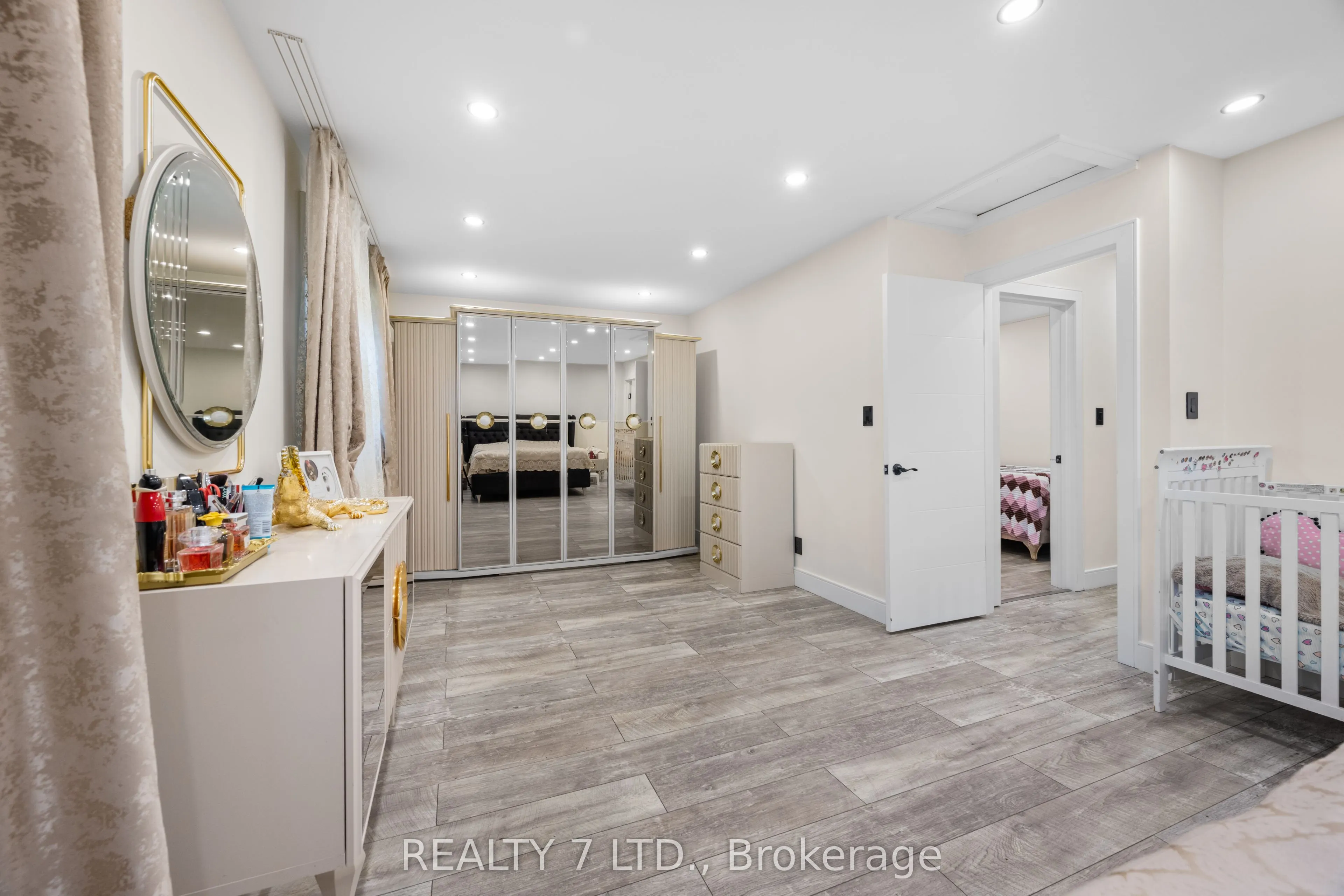 674 VINE Street