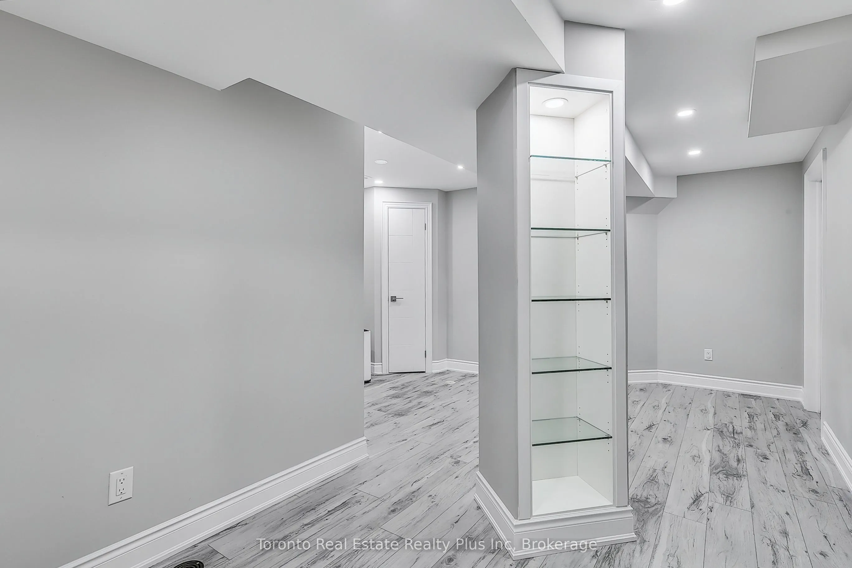 35 Langlaw Drive