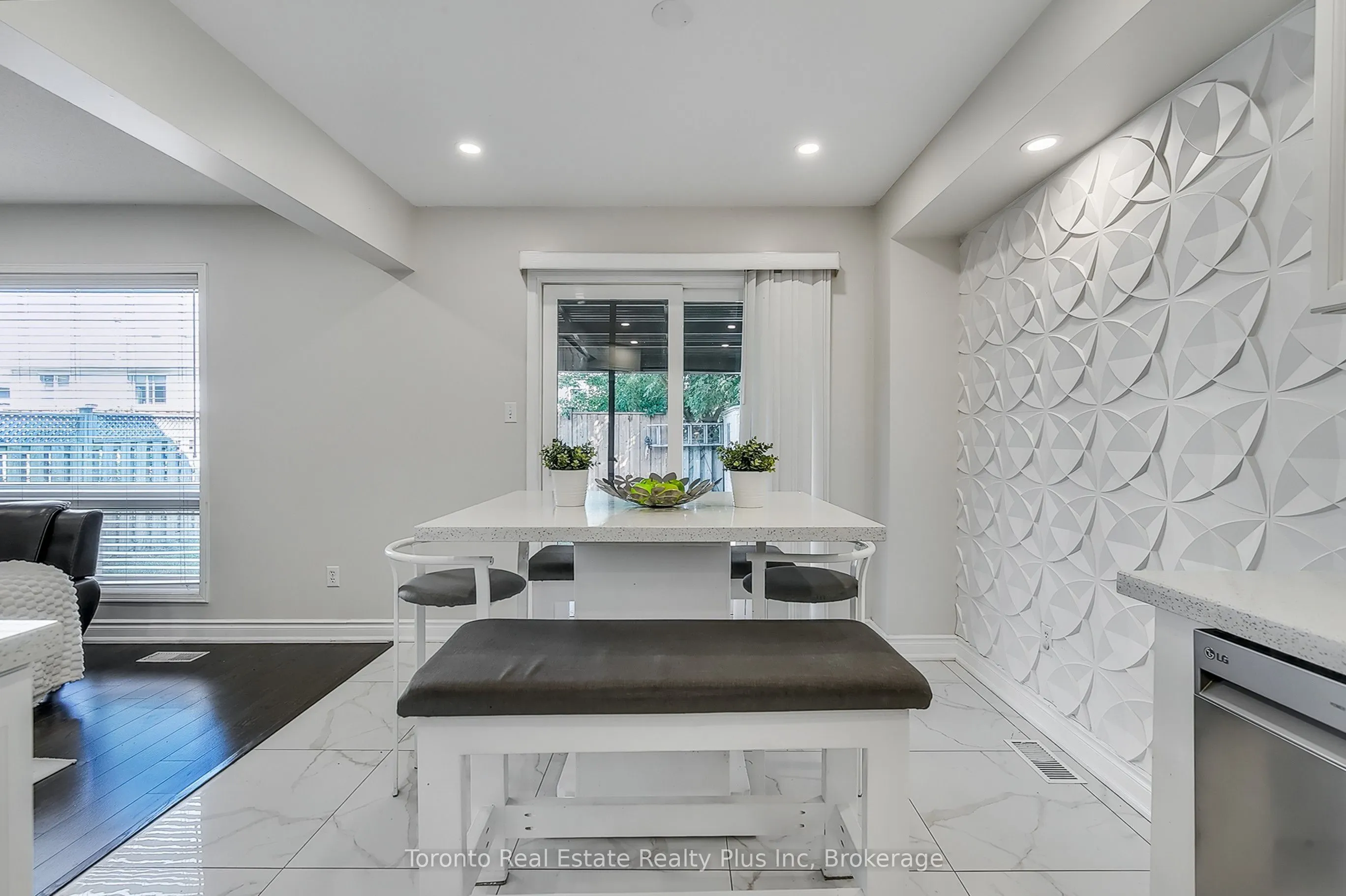 35 Langlaw Drive