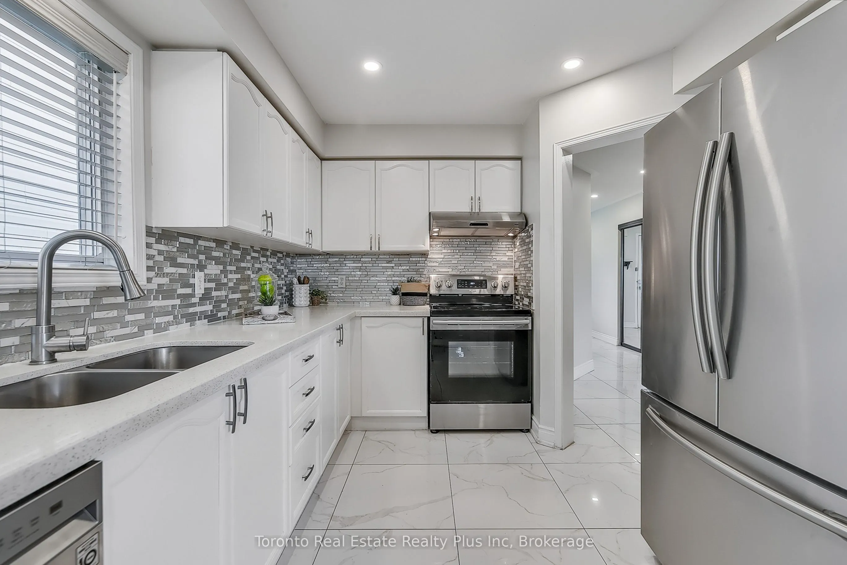 35 Langlaw Drive