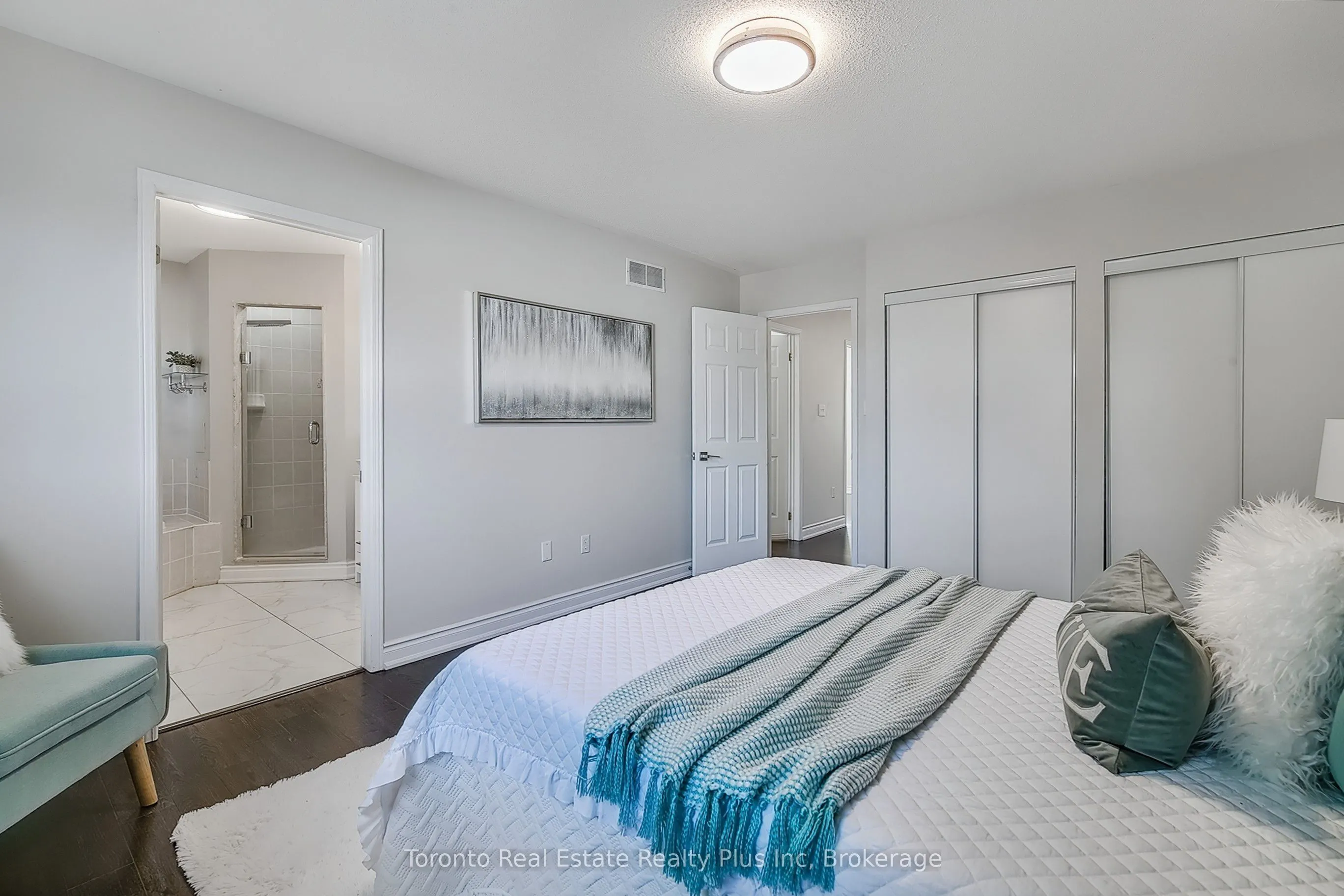 35 Langlaw Drive