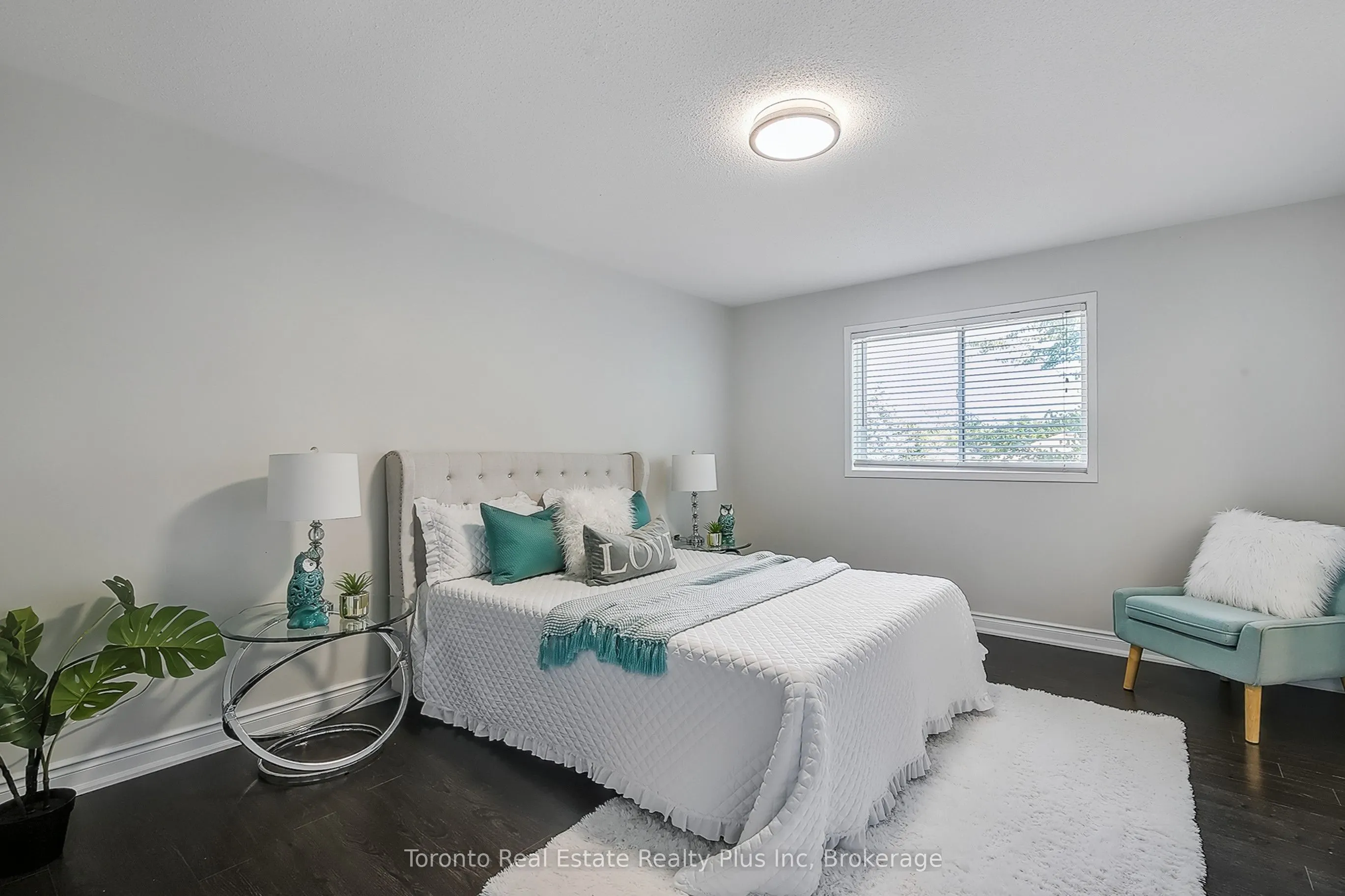 35 Langlaw Drive