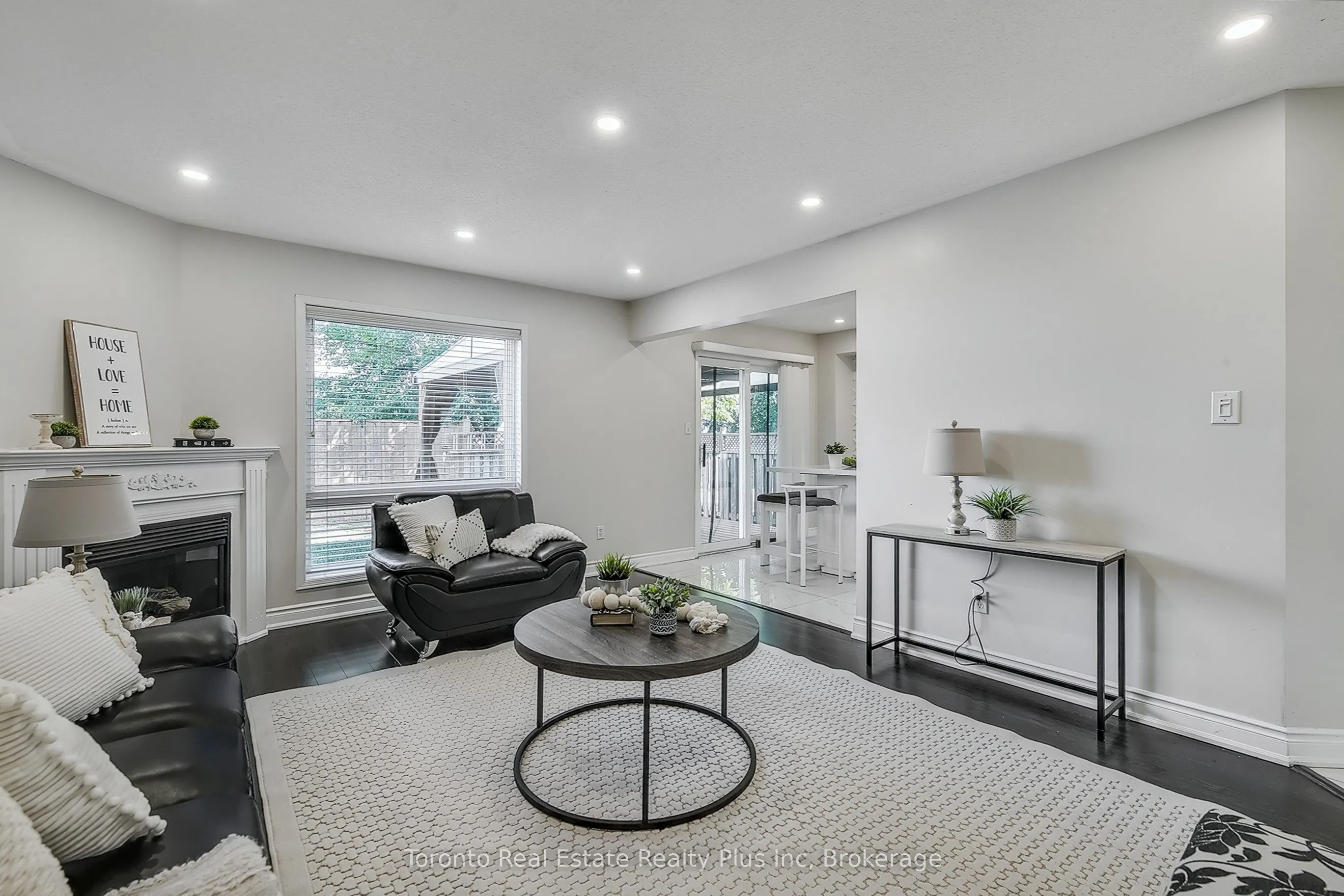 35 Langlaw Drive