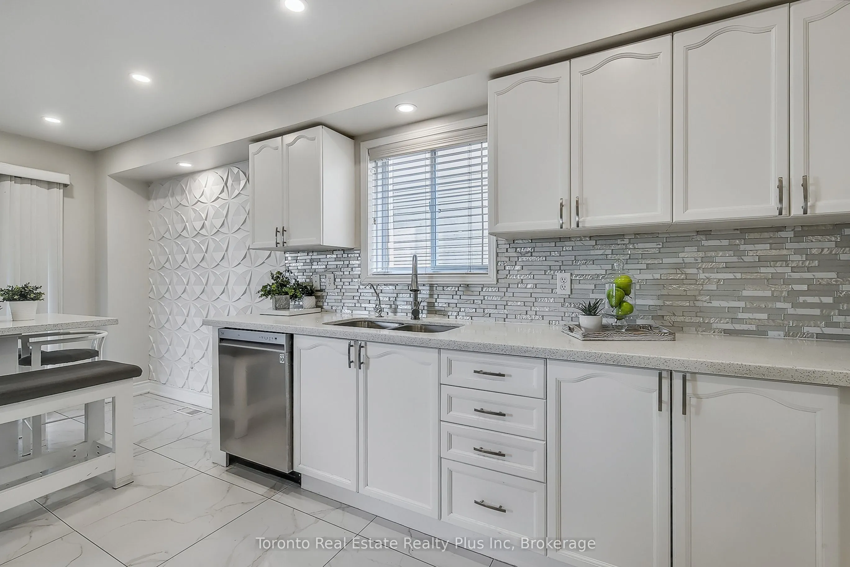 35 Langlaw Drive