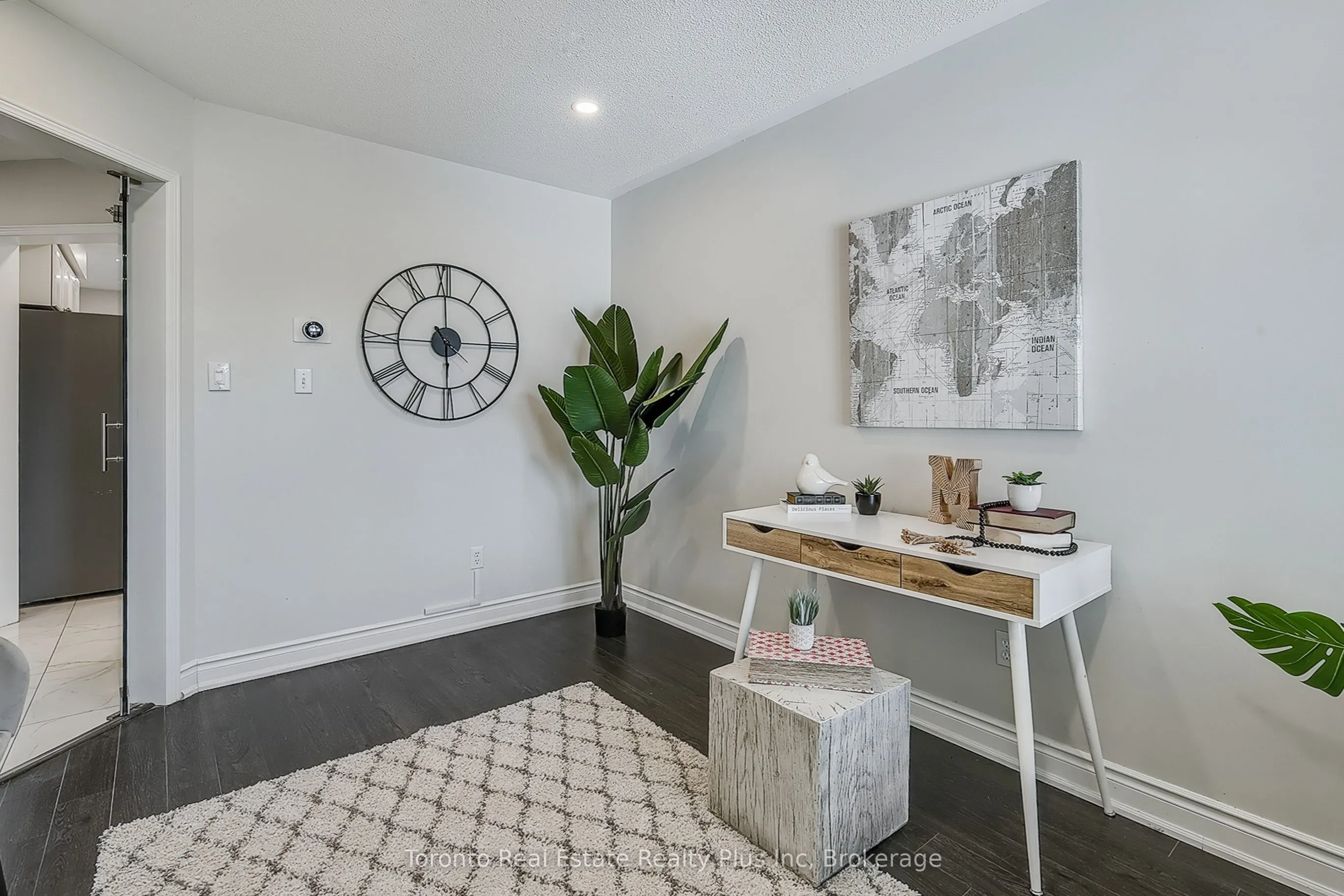 35 Langlaw Drive