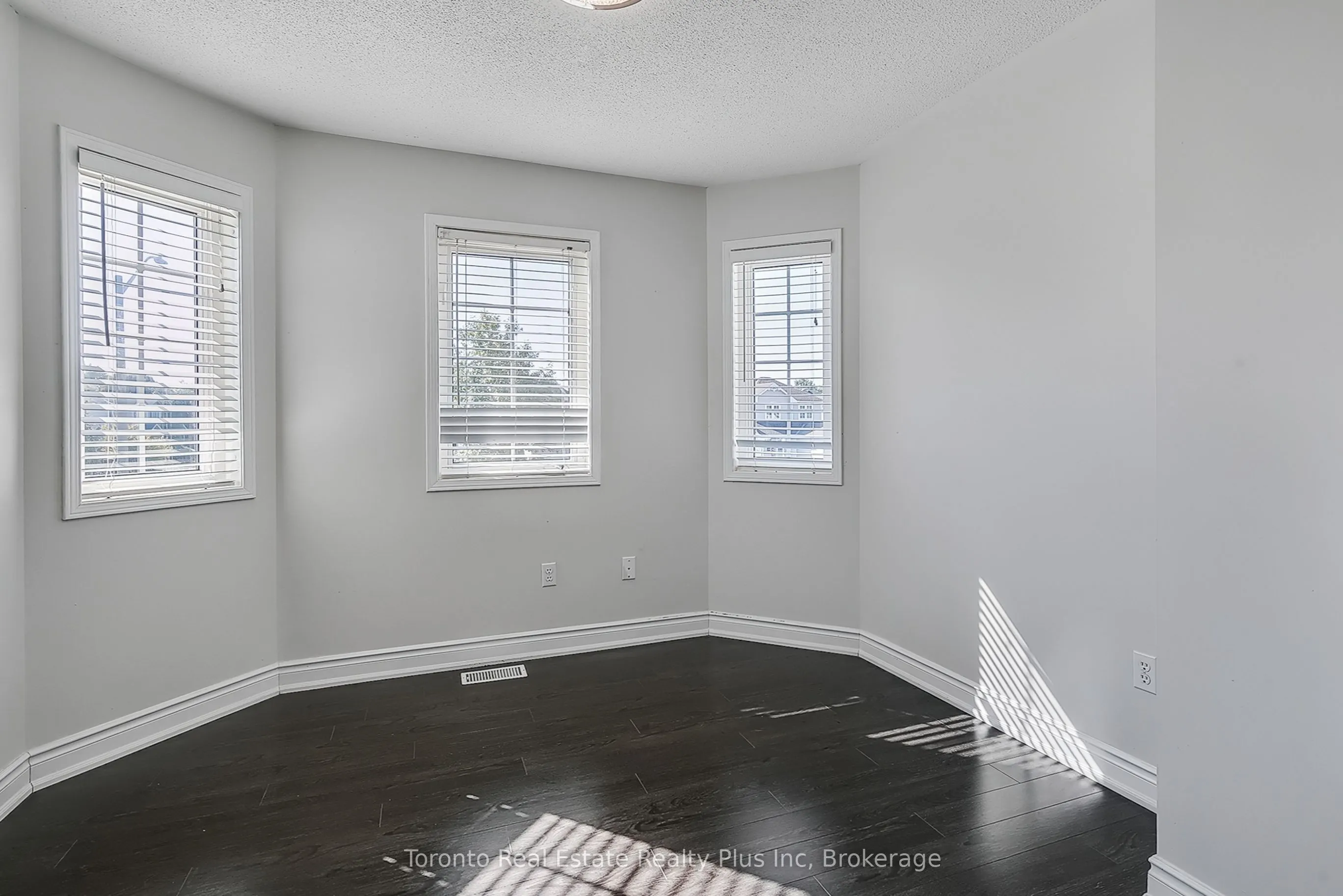 35 Langlaw Drive