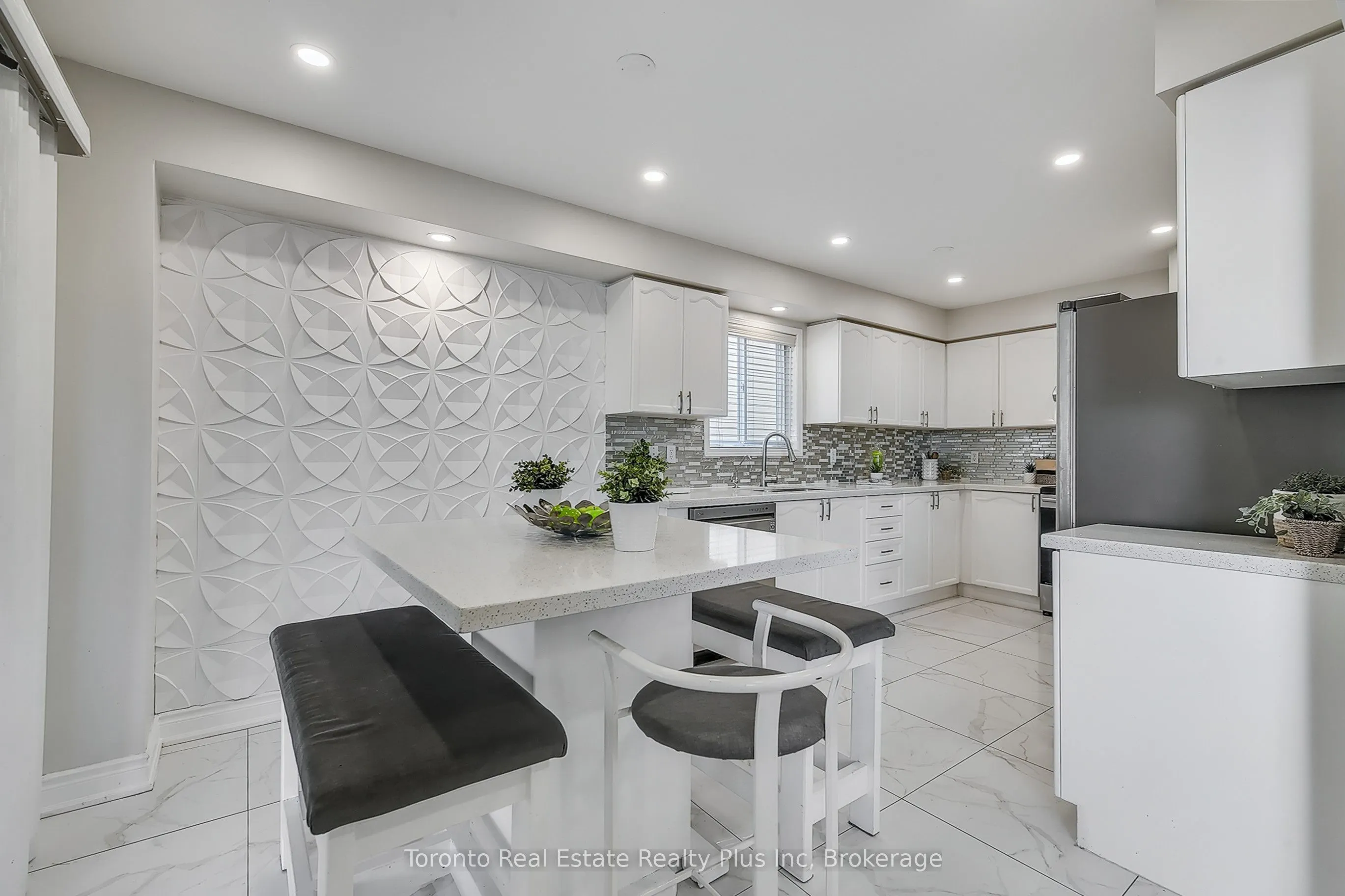 35 Langlaw Drive