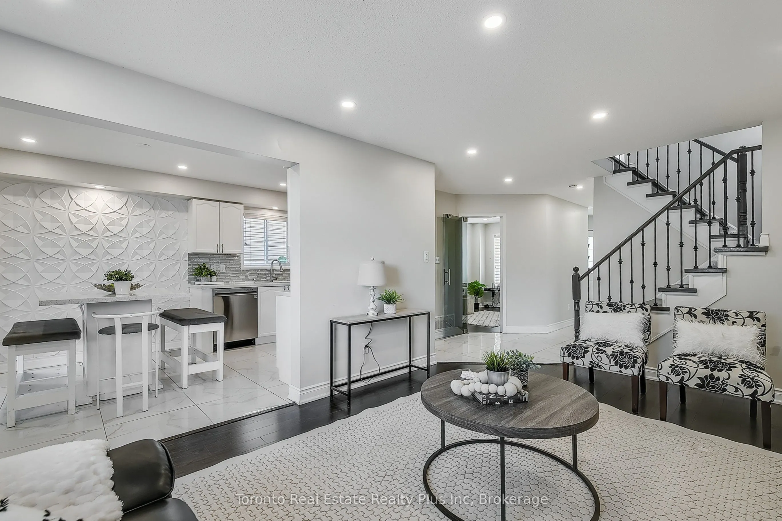 35 Langlaw Drive