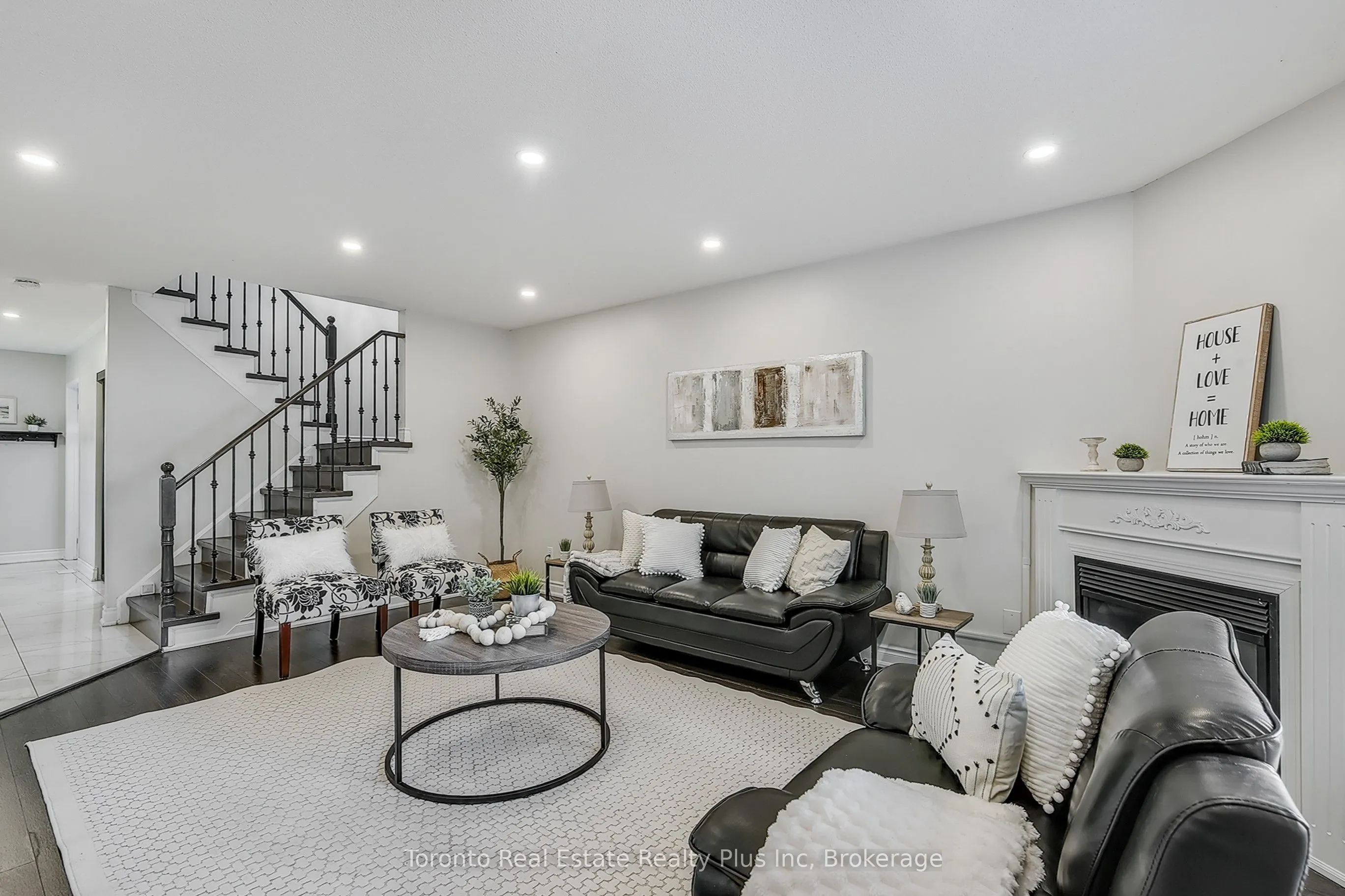 35 Langlaw Drive
