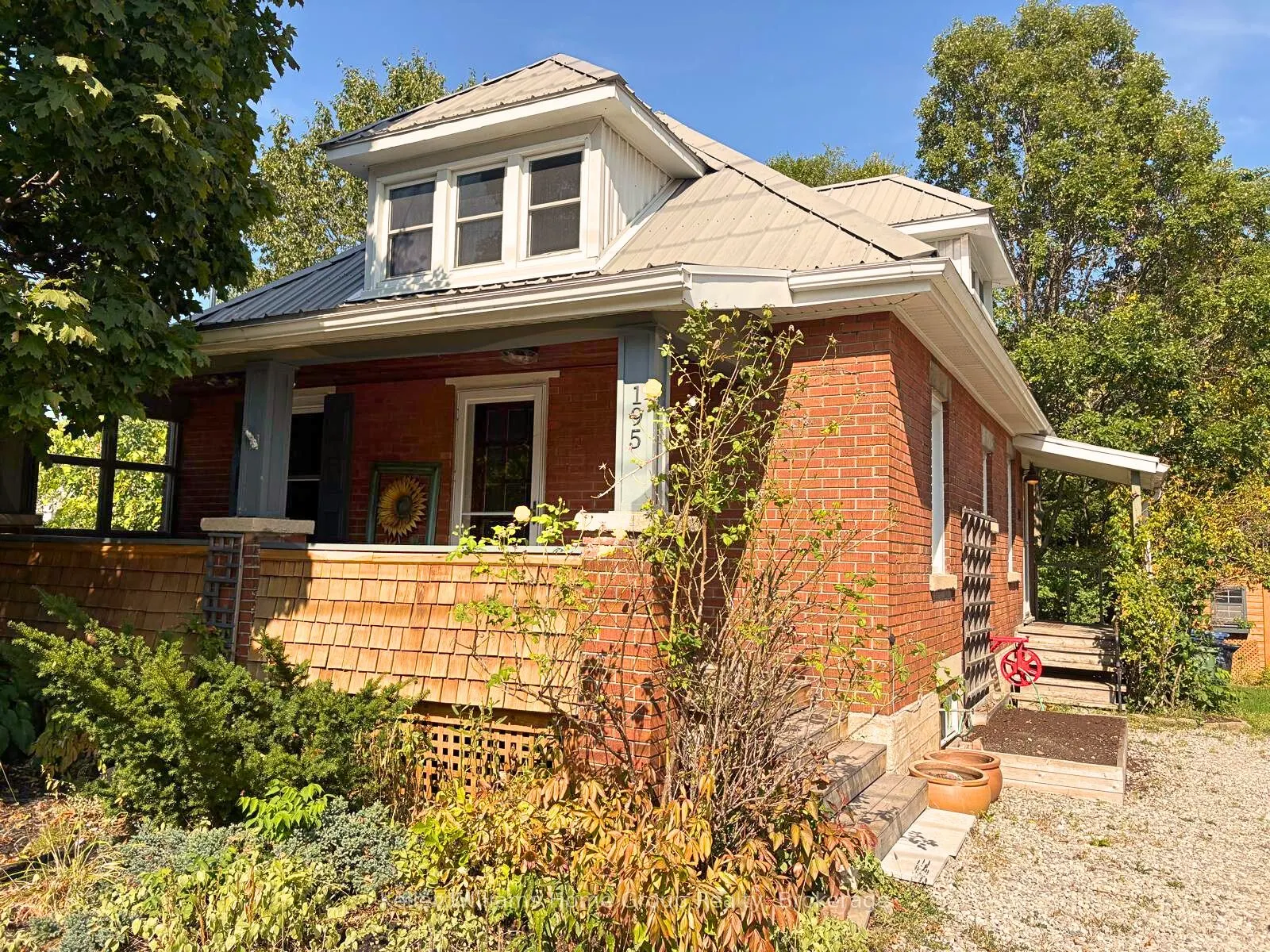 195 Edinburgh Road N