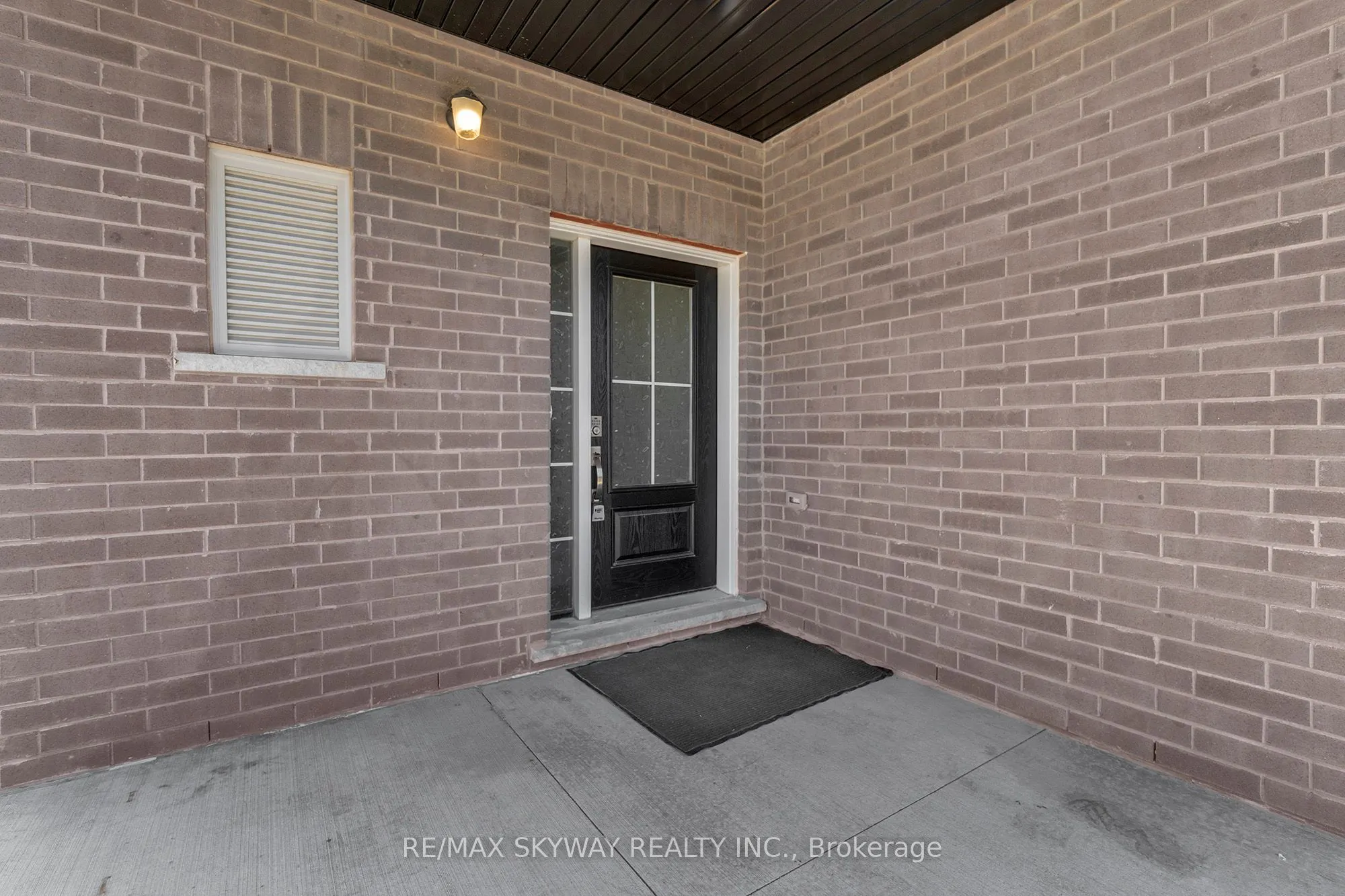 27 Monarch Street