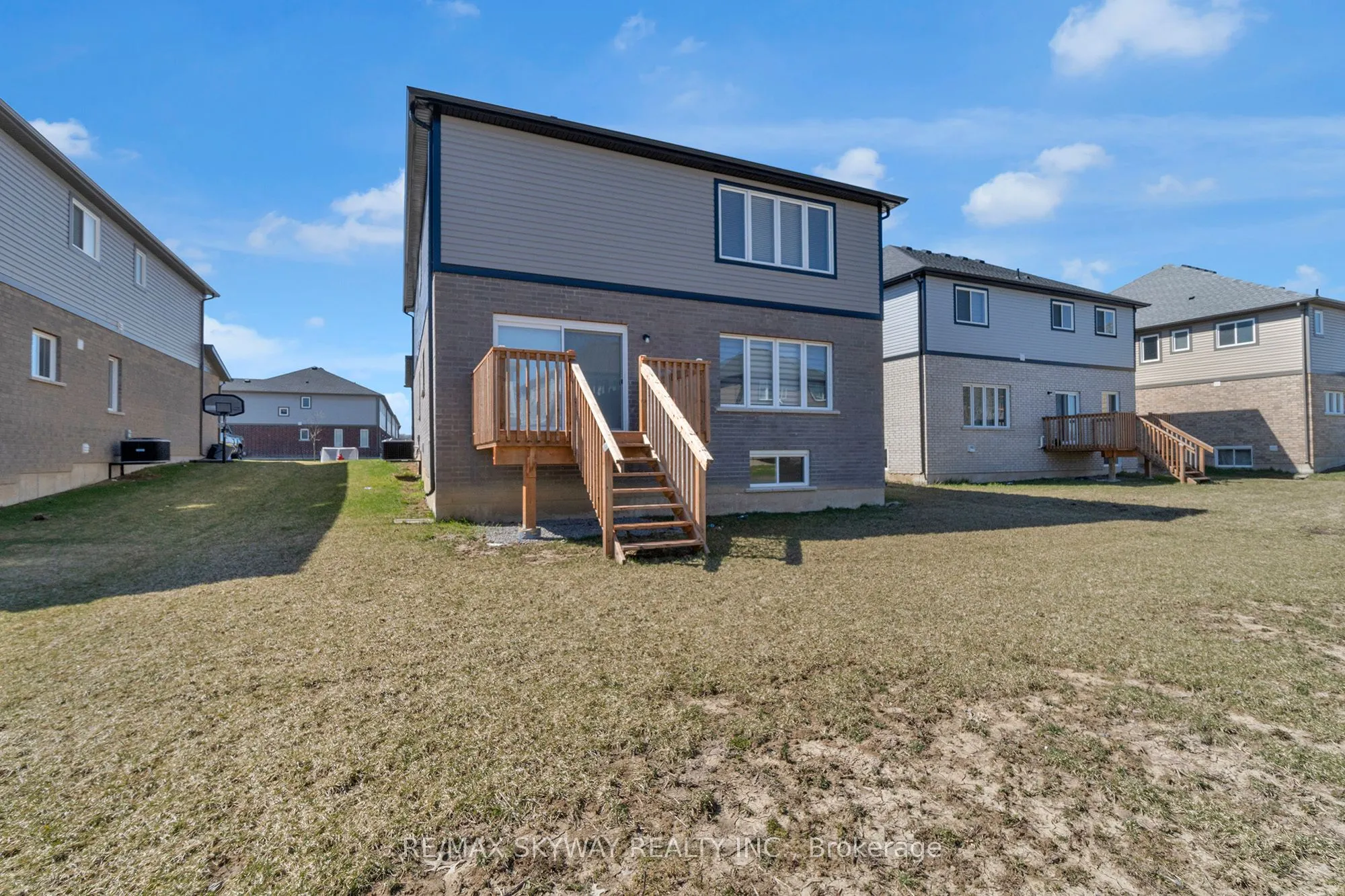 27 Monarch Street