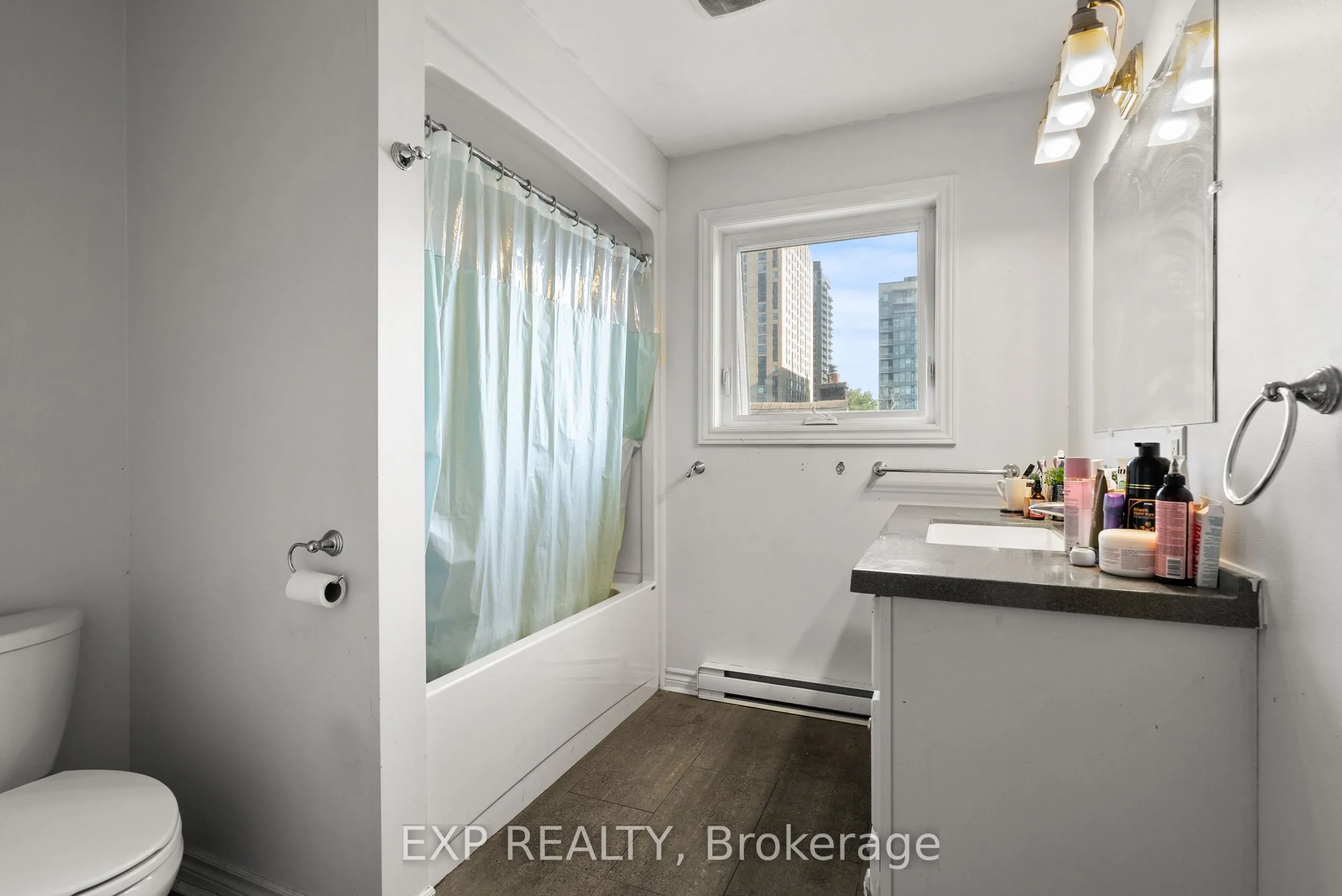 52 Champagne Avenue S, #C