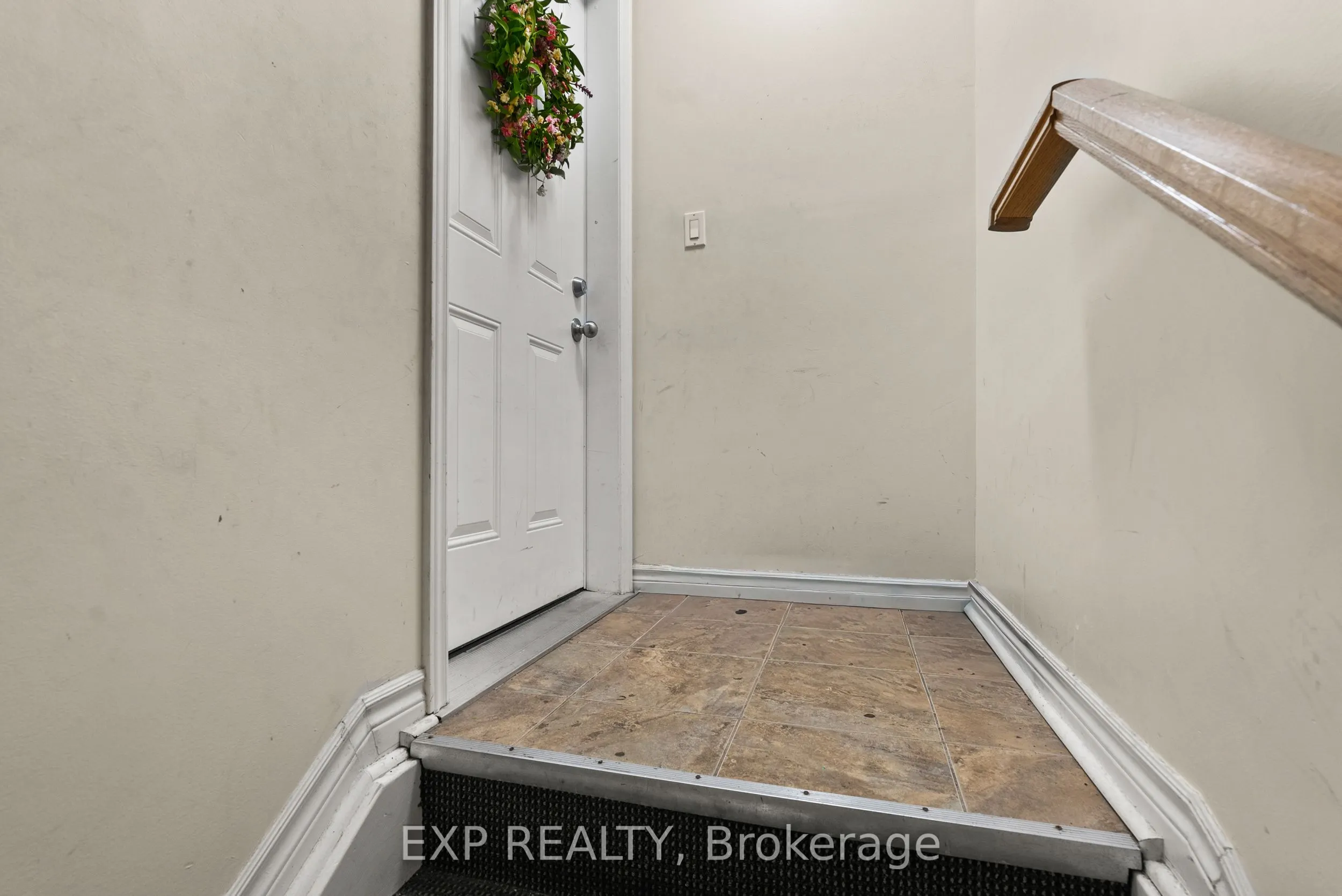 52 Champagne Avenue S, #C