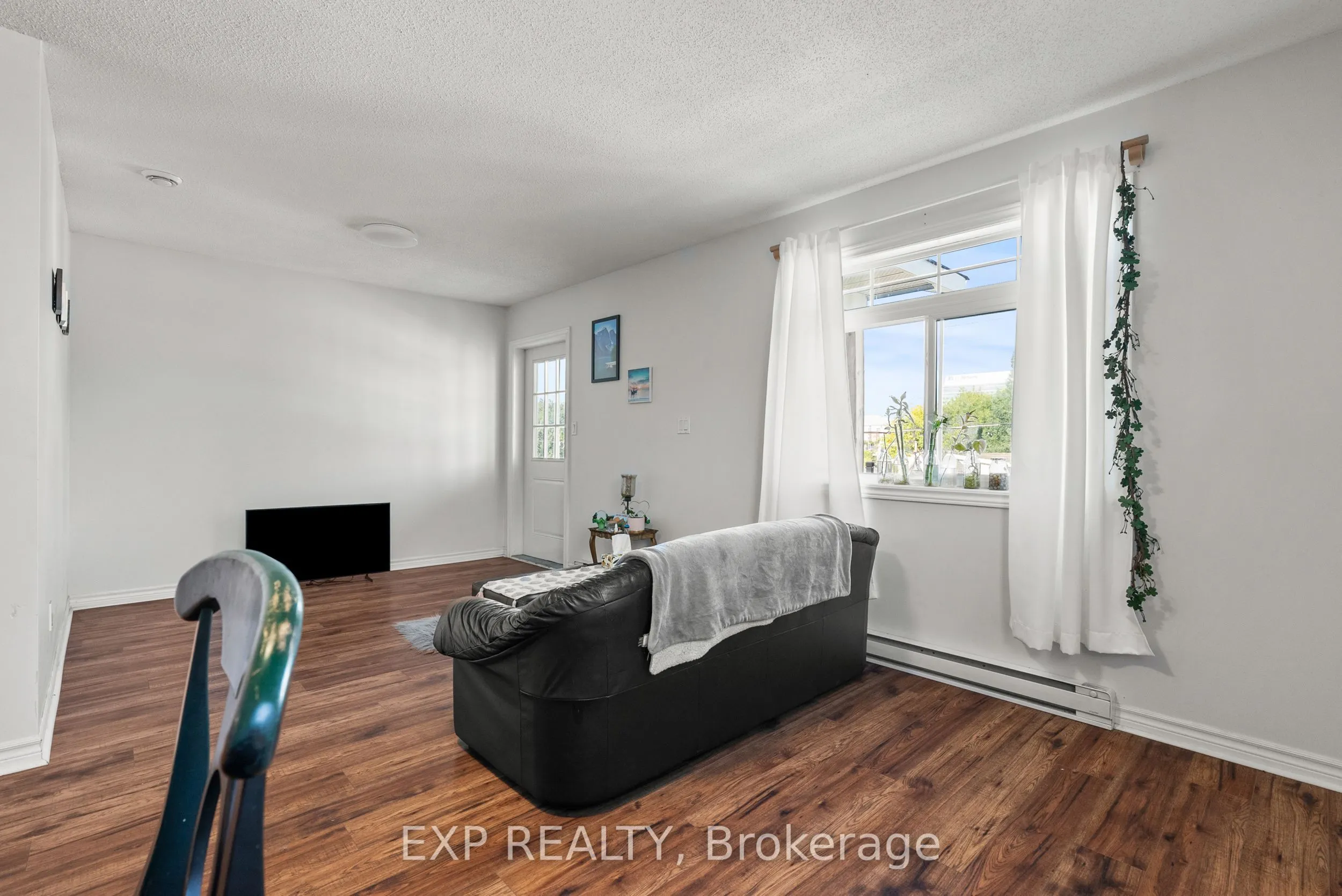 52 Champagne Avenue S, #C