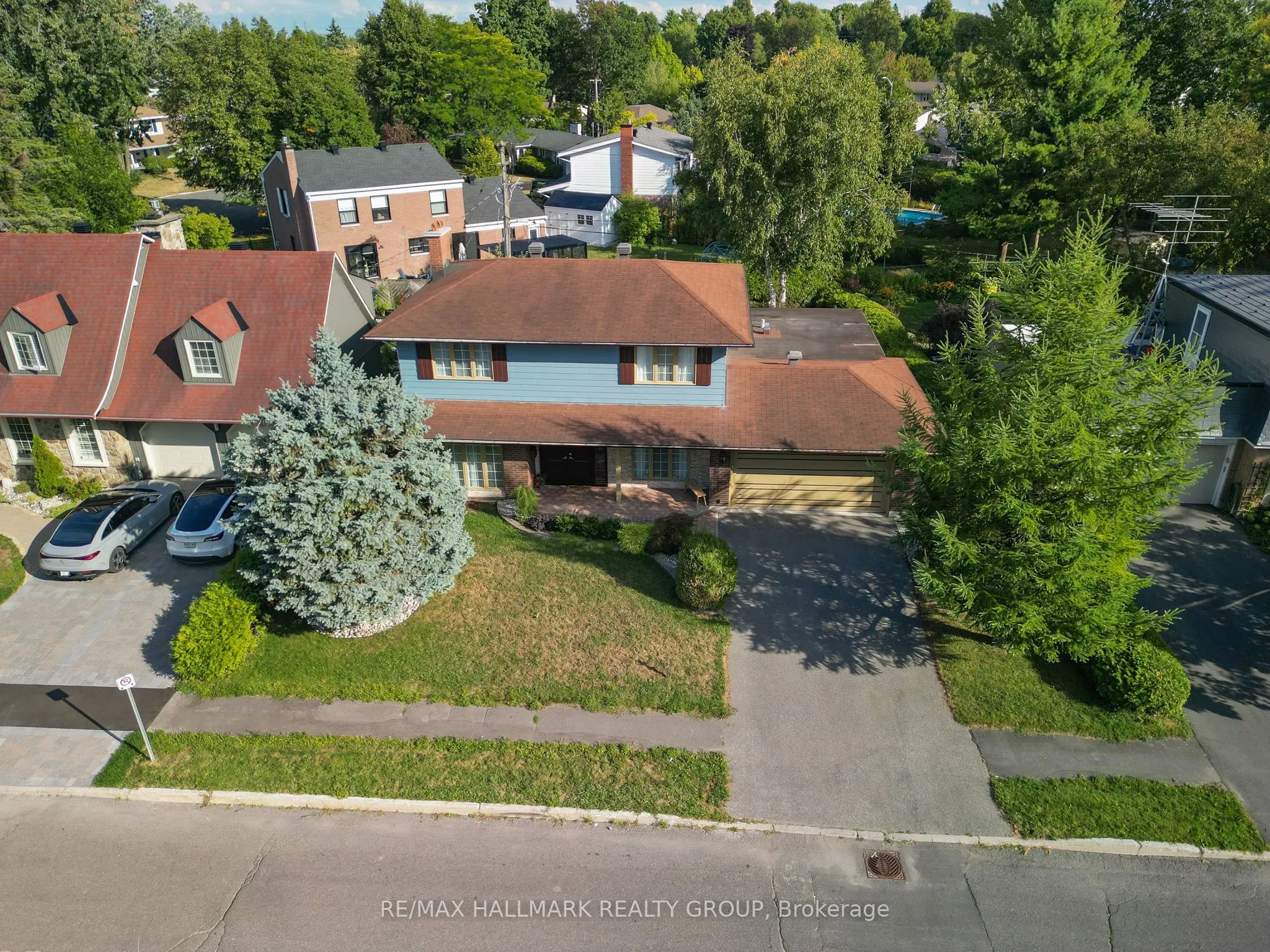 1712 Playfair Drive