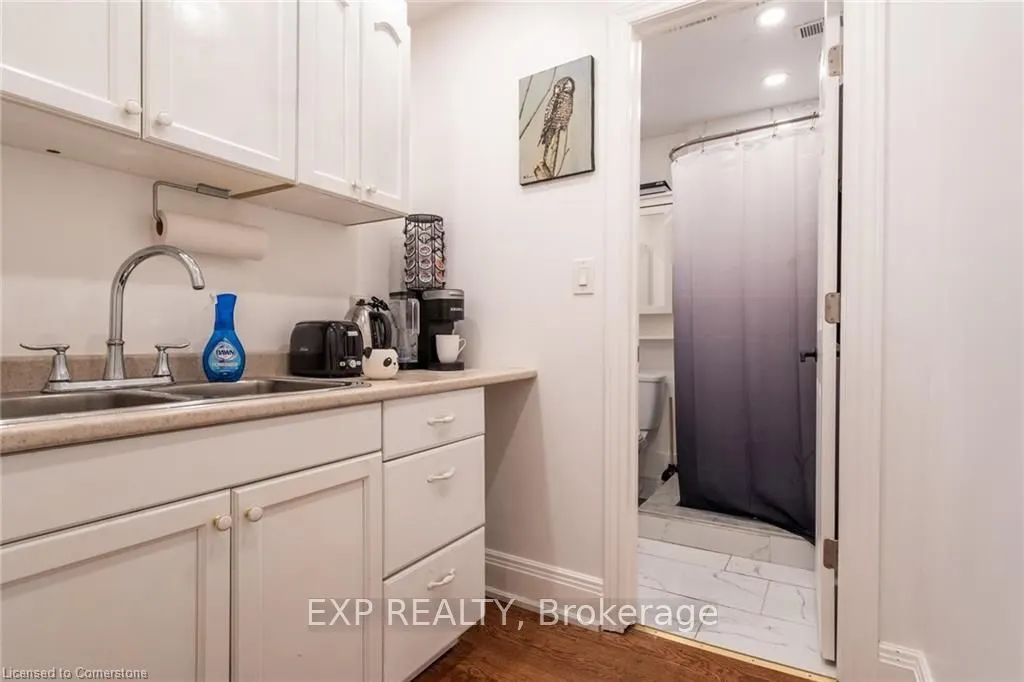 93 John Street S