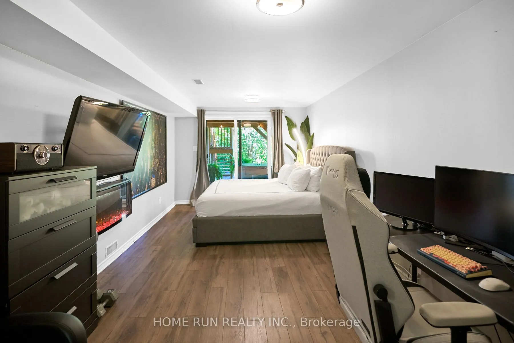 21 Longboat Court