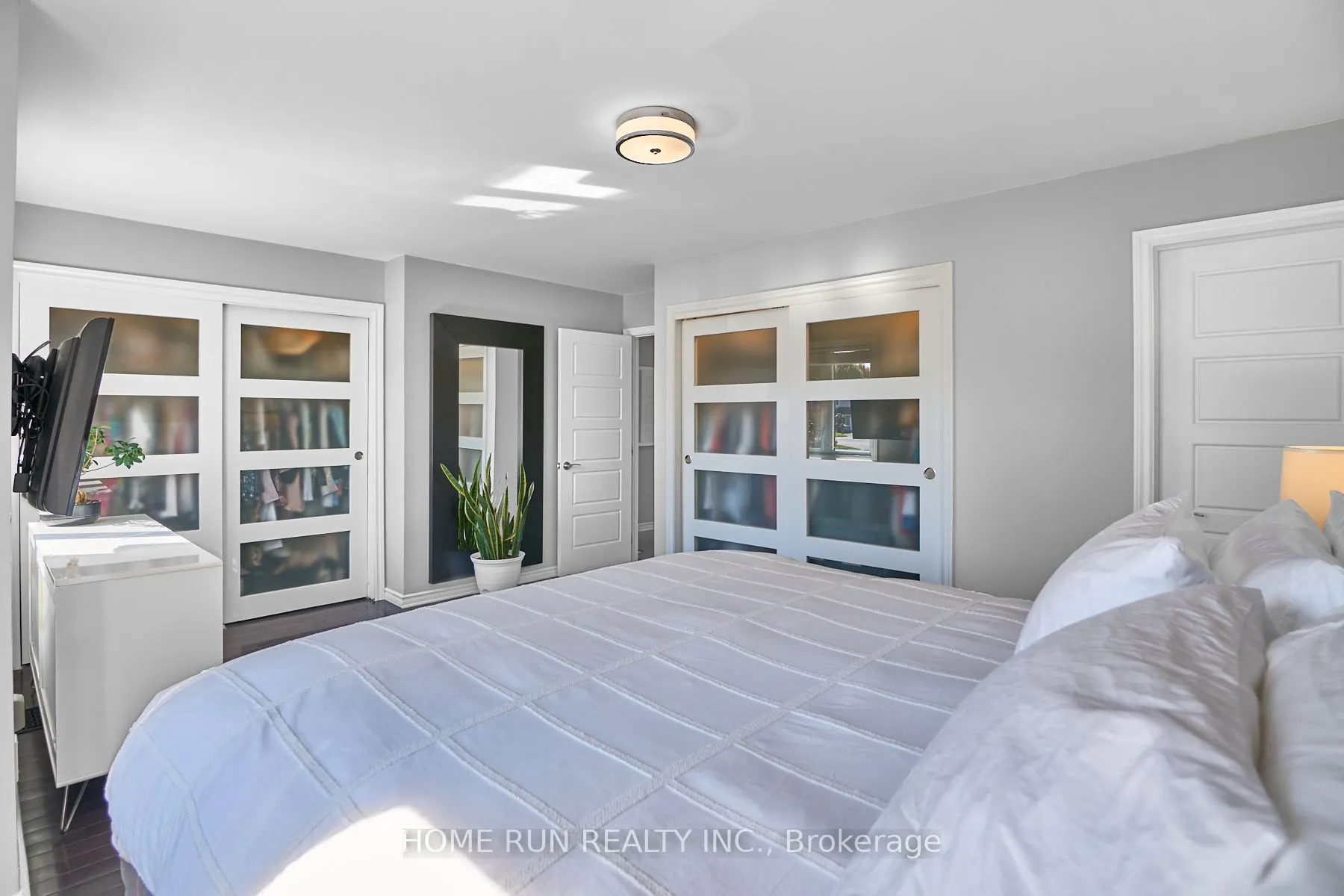 21 Longboat Court