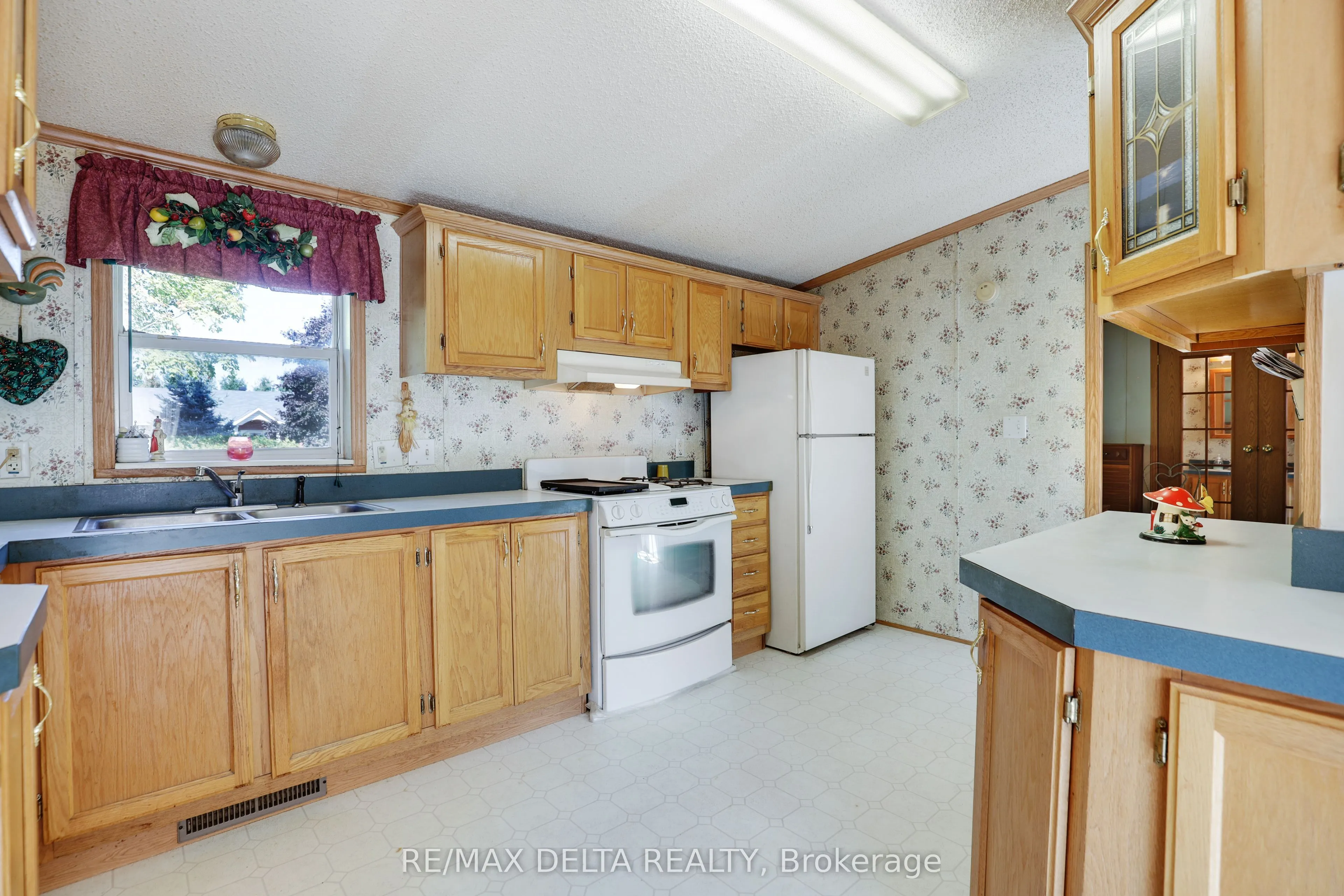 15270 Concession 8-9 Road