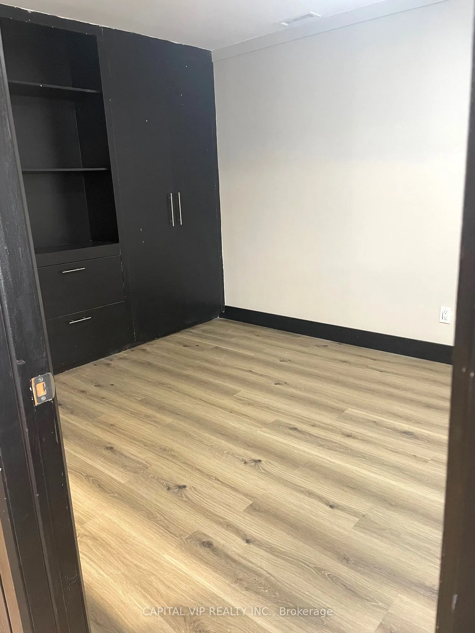 5350 Canotek Road, #22