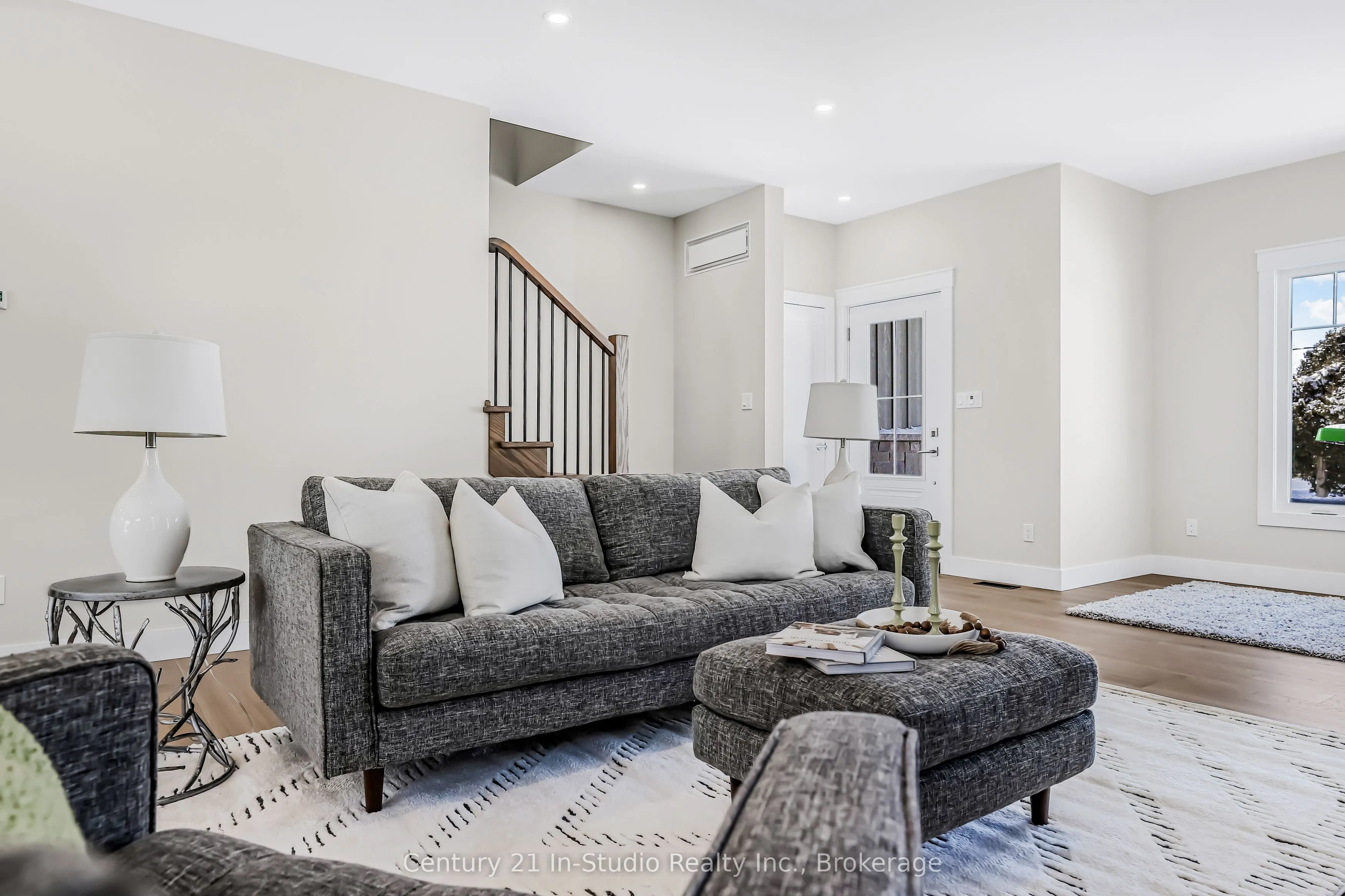 3 Grenville Street N