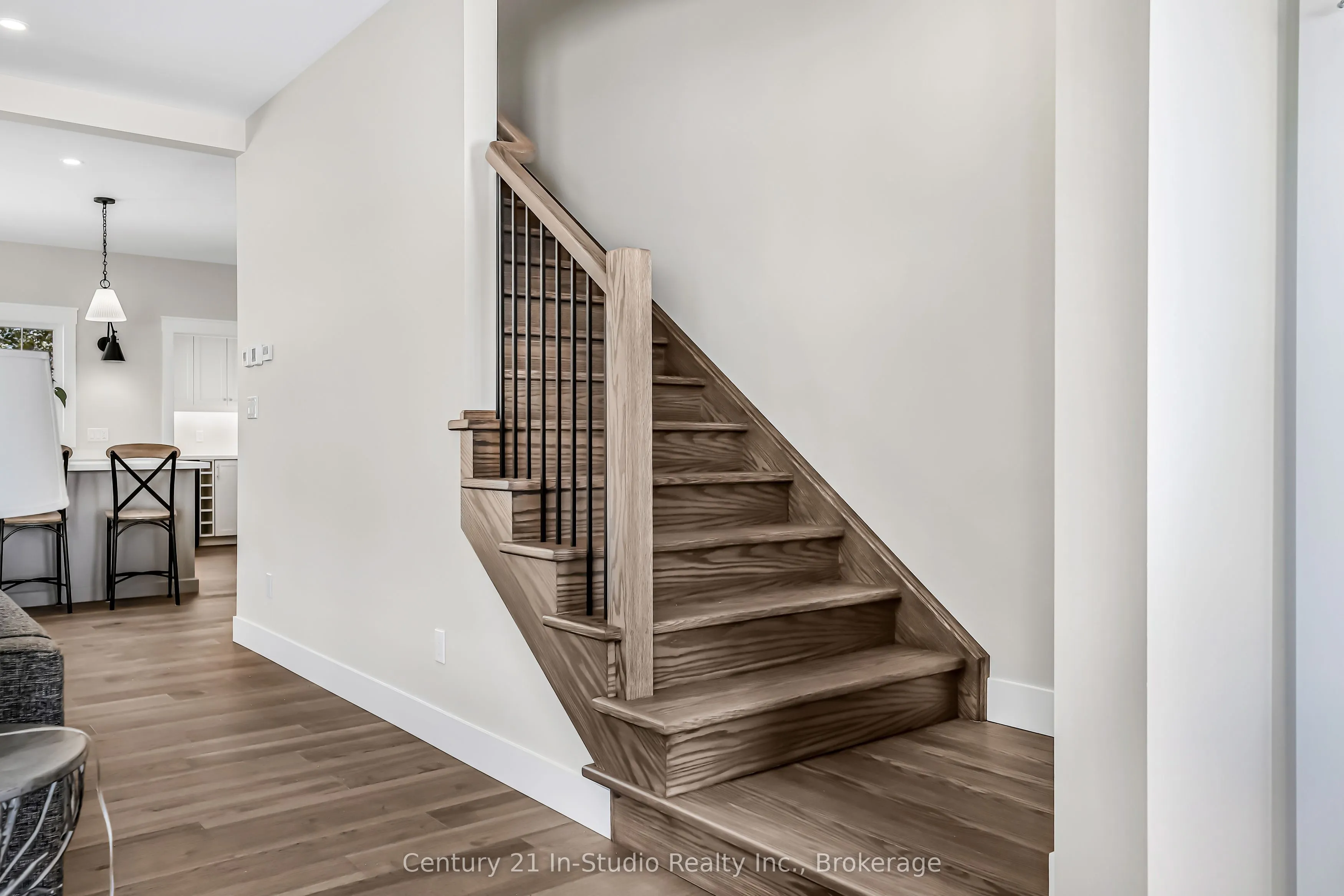 3 Grenville Street N